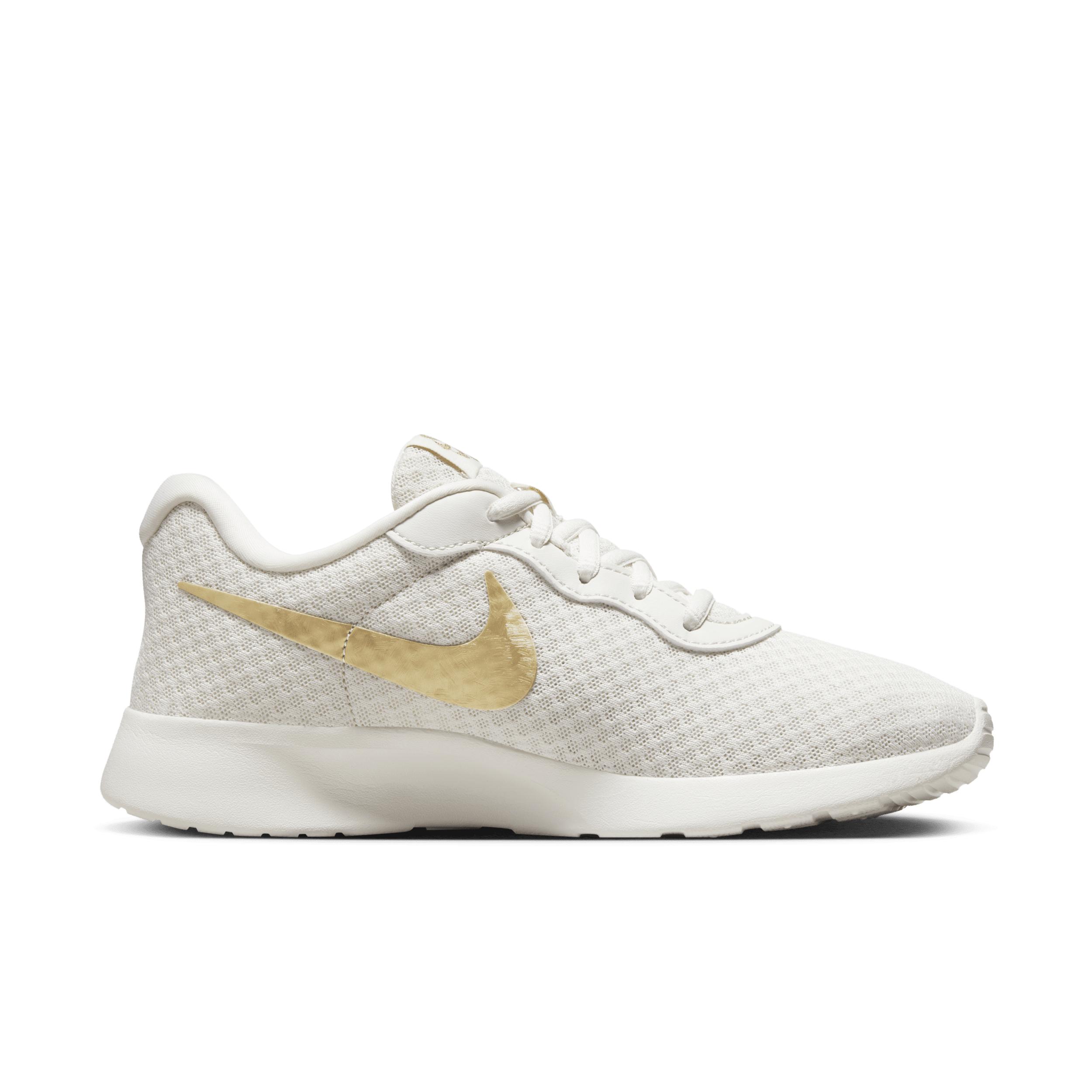 Nike tanjun hotsell metallic gold