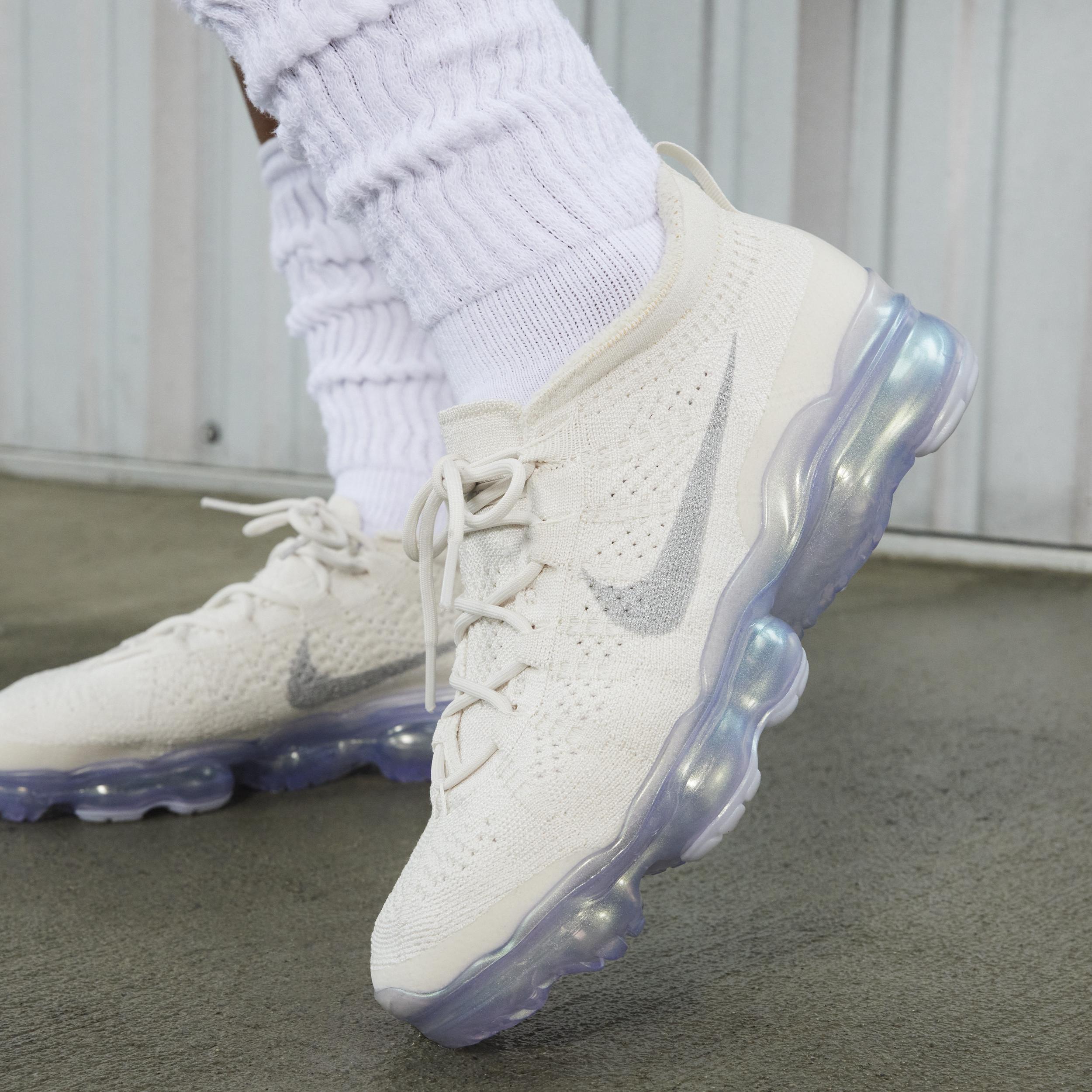 Nike vapormax flyknit 2 white blue hot sale