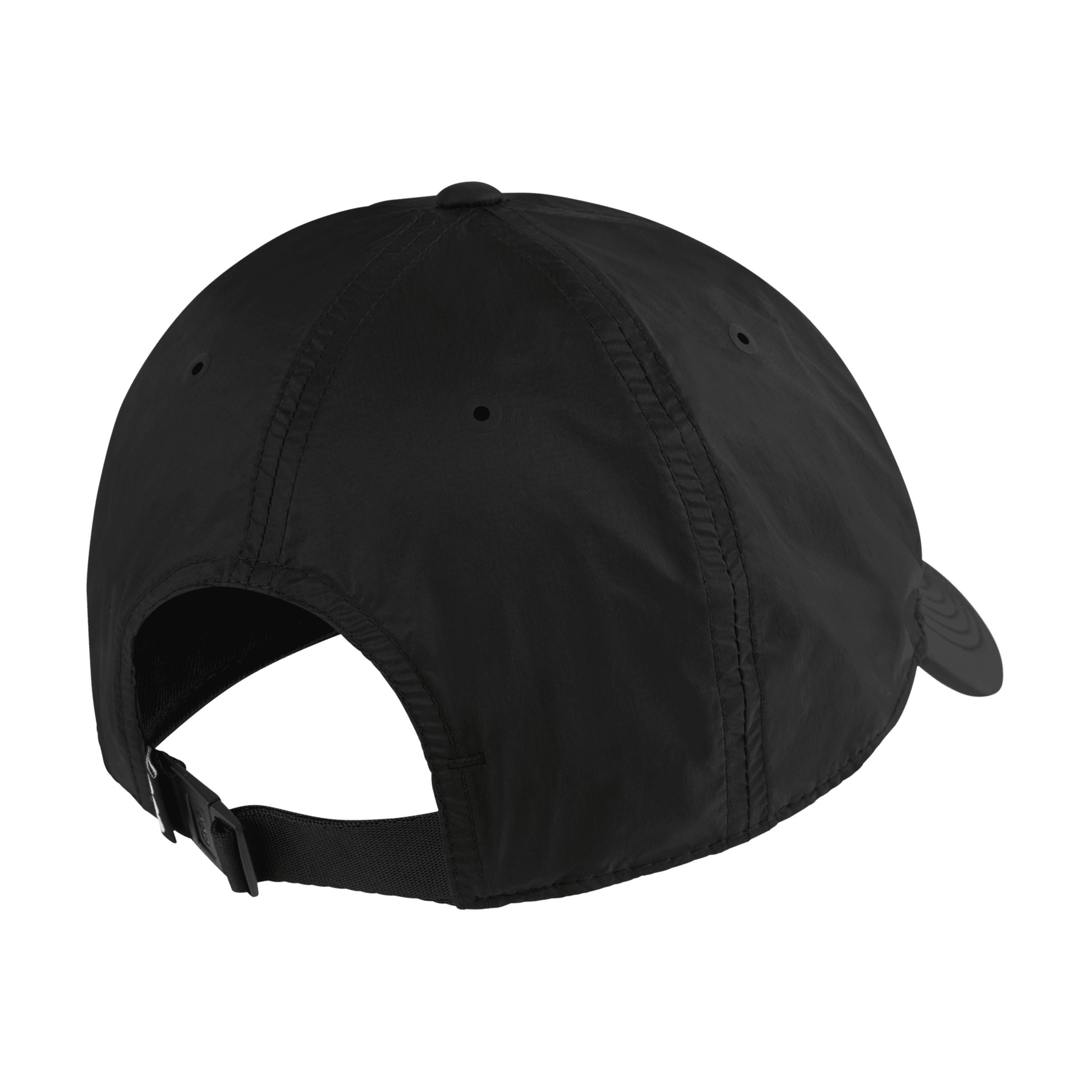 Nike Dri-FIT Club Unstructured Metal Swoosh Cap