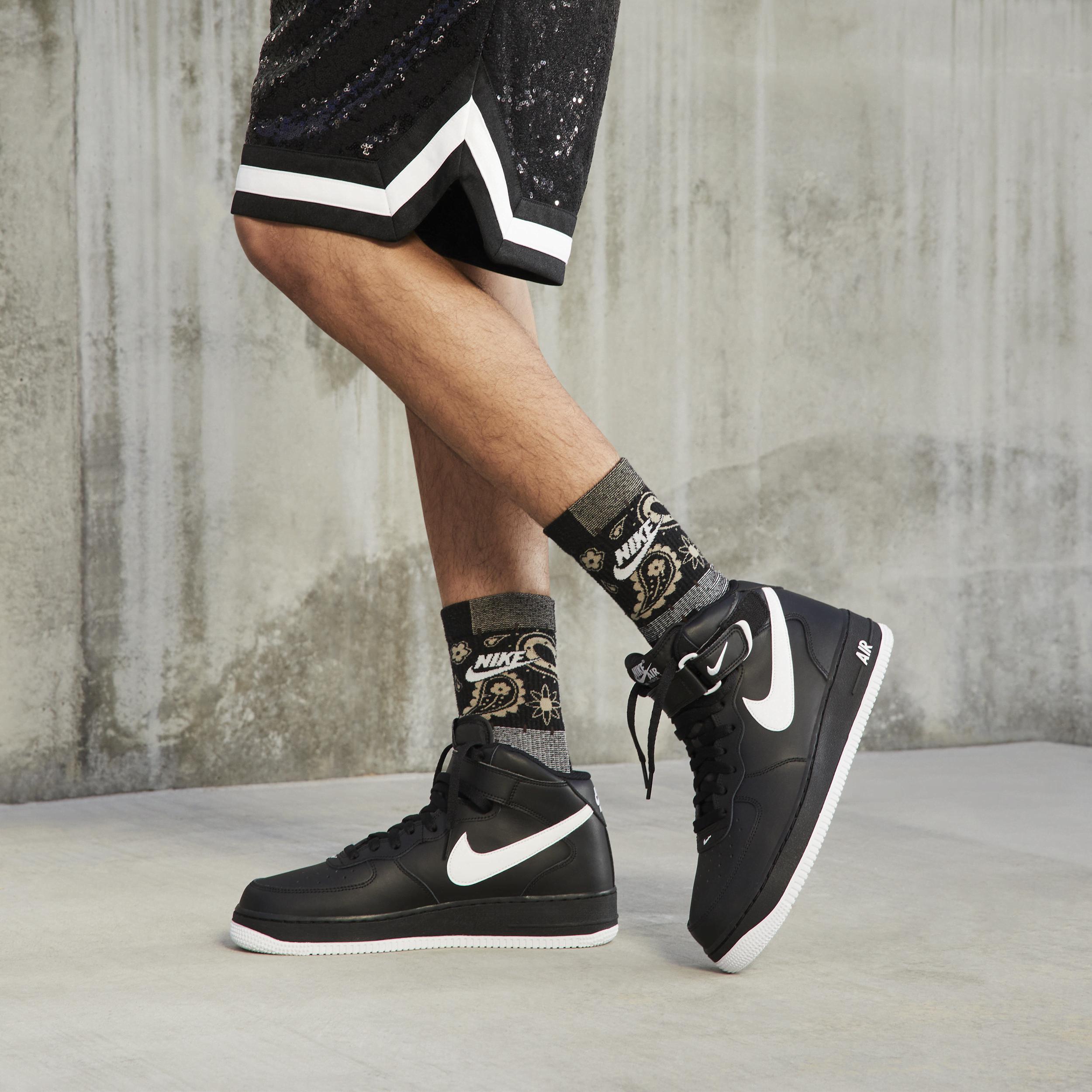 Nike air force 1 top mid black on feet