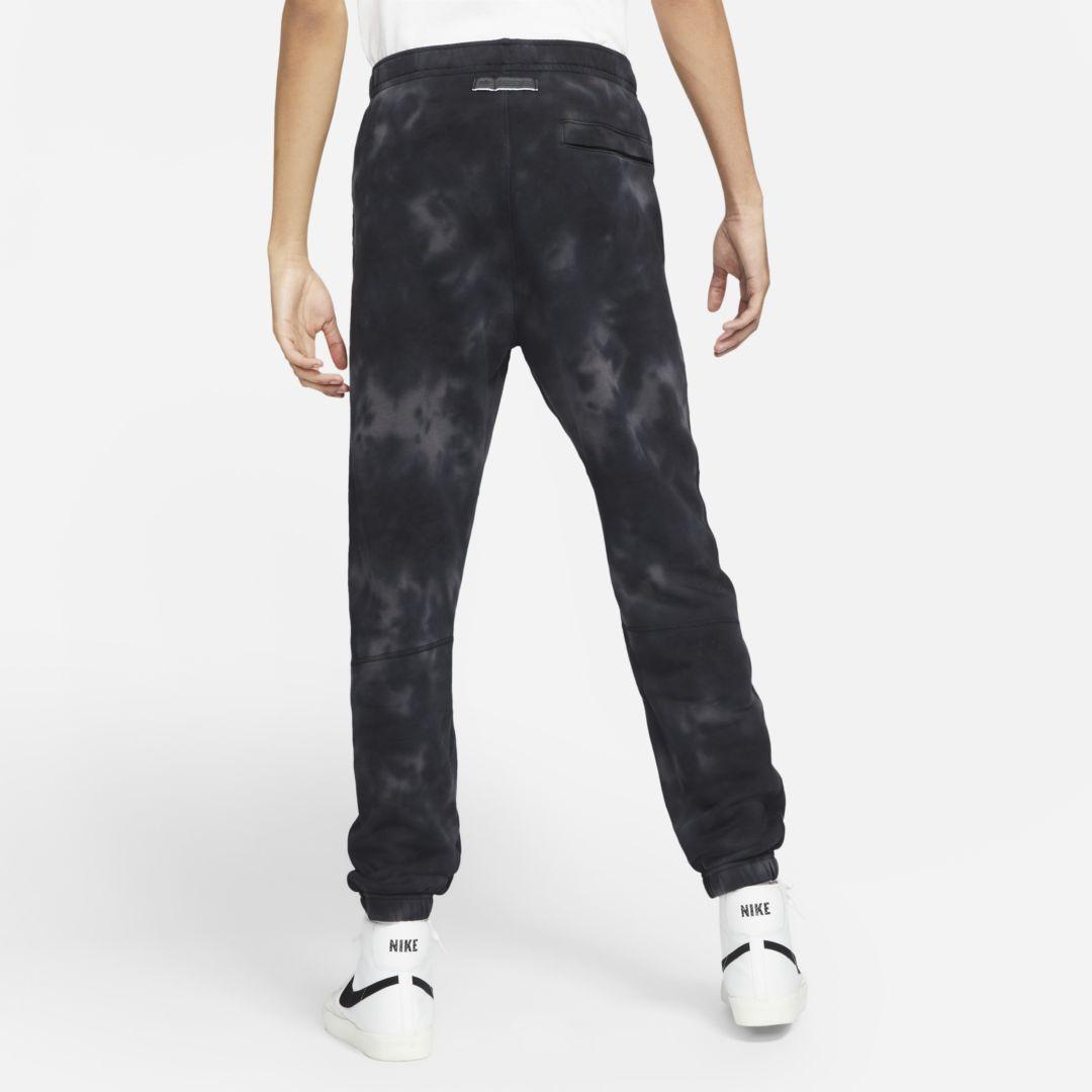 nike club french terry cuffed joggers in black