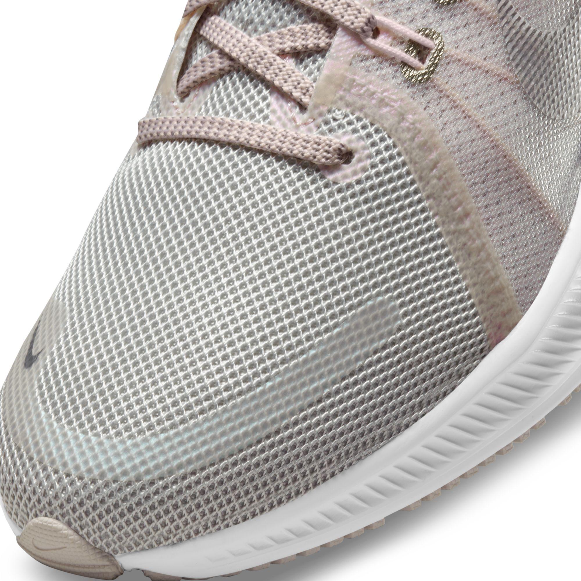 Nike Quest 4 Premium Hardloopschoen in het Grijs - Lyst
