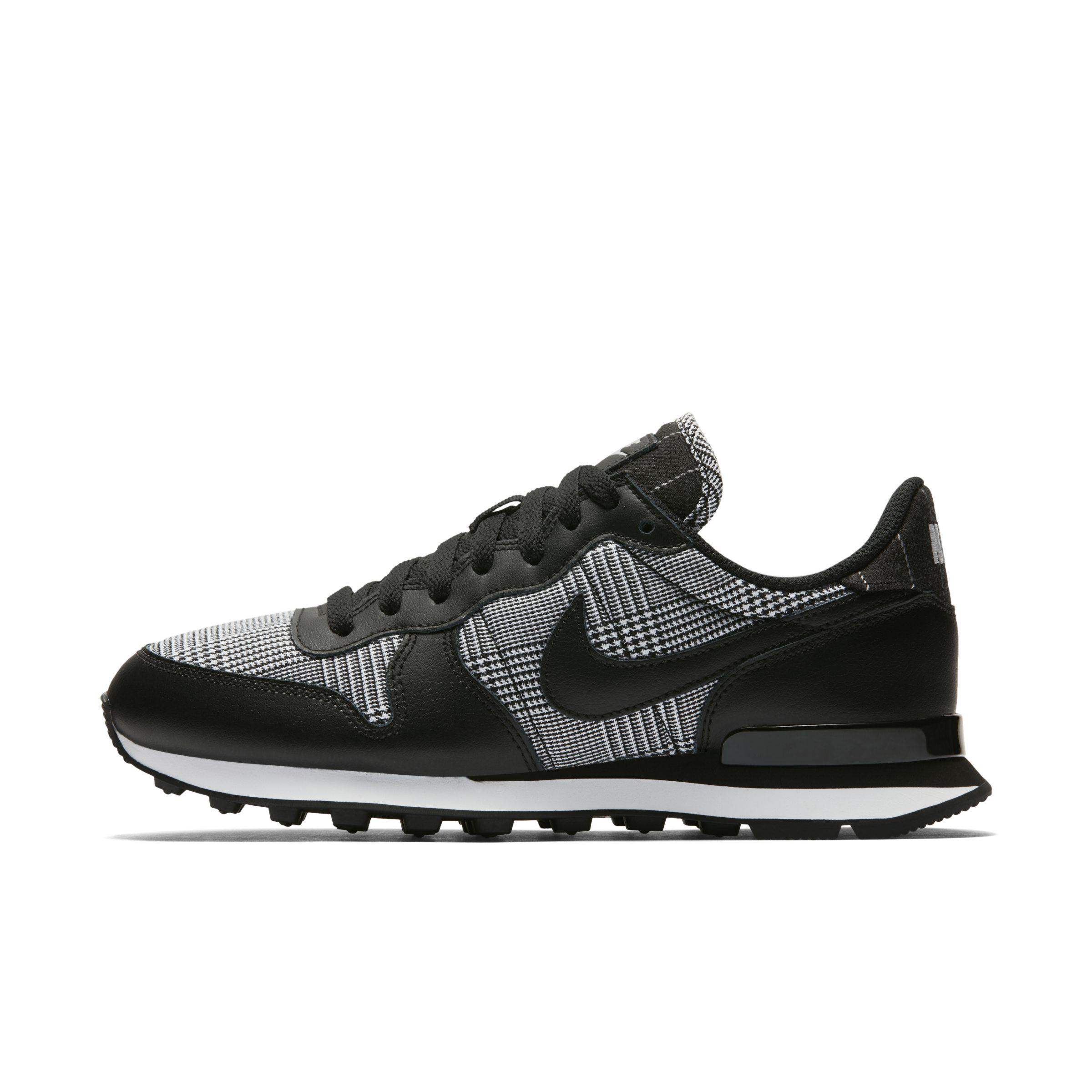 nike internationalist we check