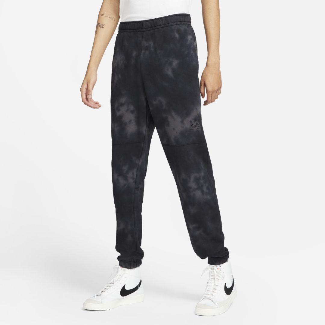 nike club french terry cuffed joggers in black