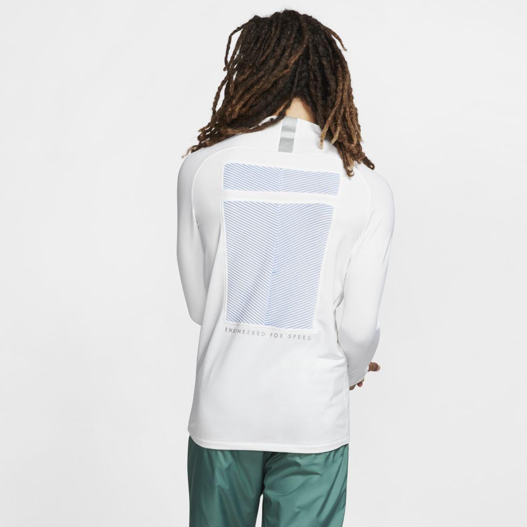 nike aeroadapt strike