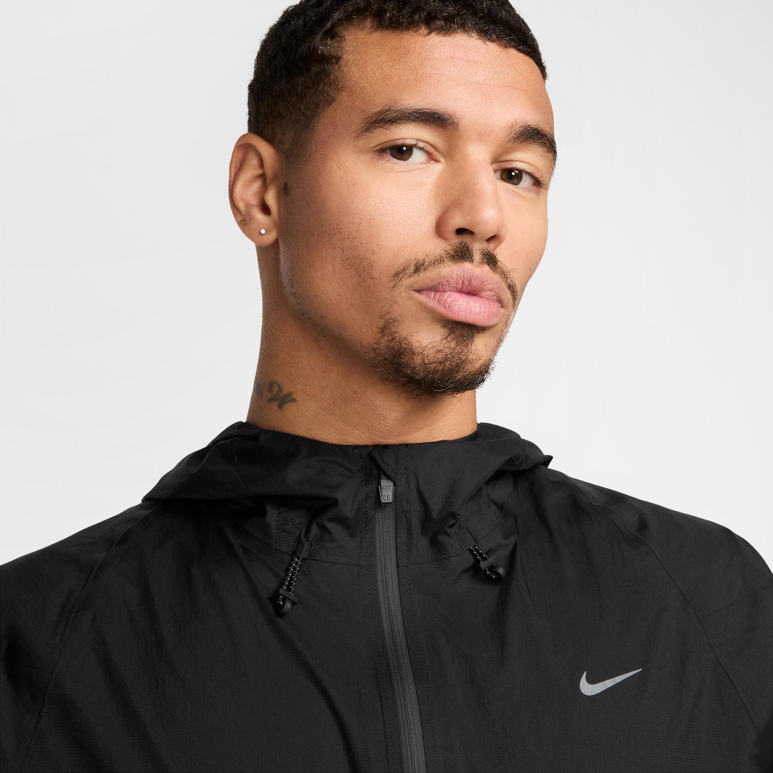 Nike Running Division Storm-FIT ジャケット Amazon.com: Nike Storm-FIT Run Division Men's Running Jacket