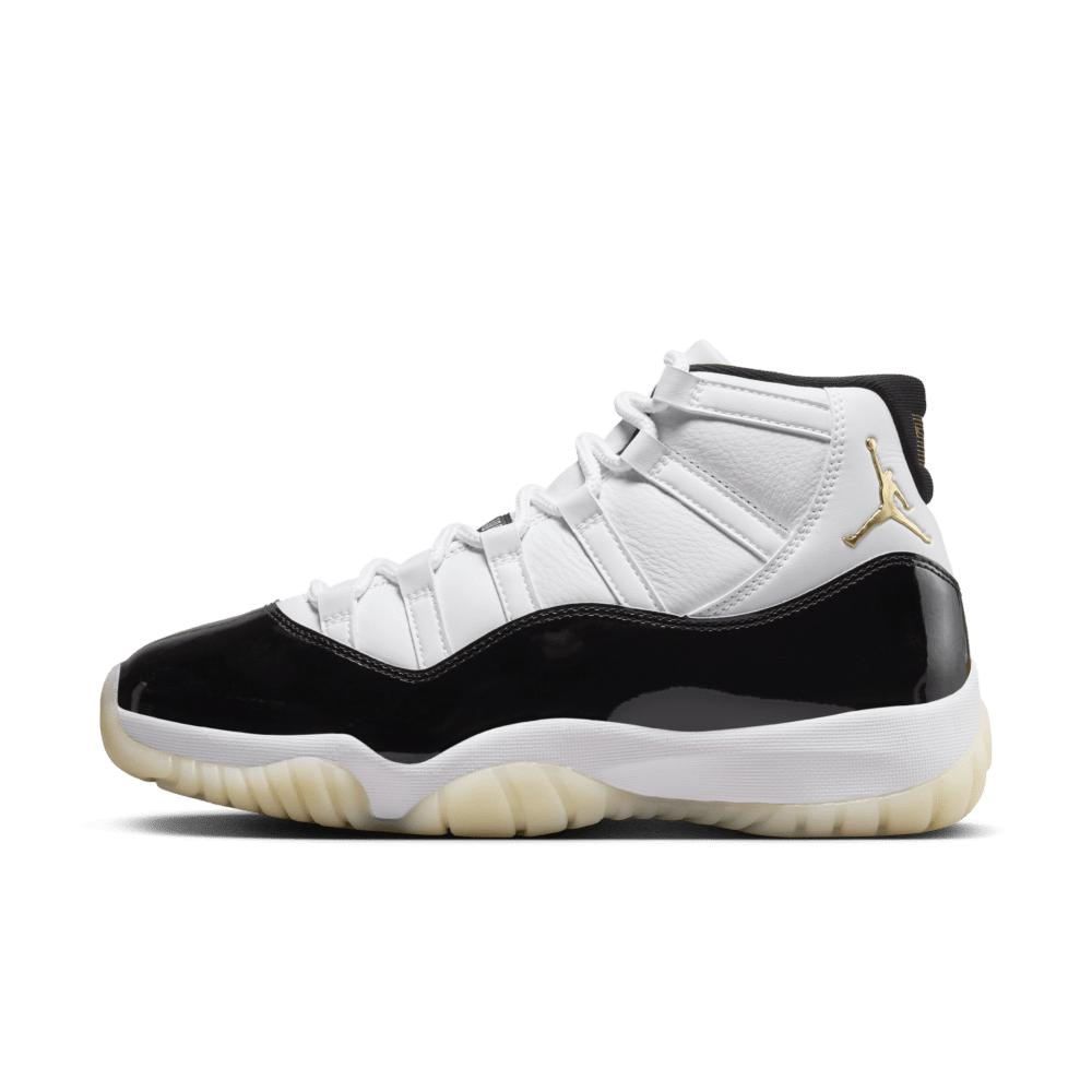 Black and white air jordan 11 sales