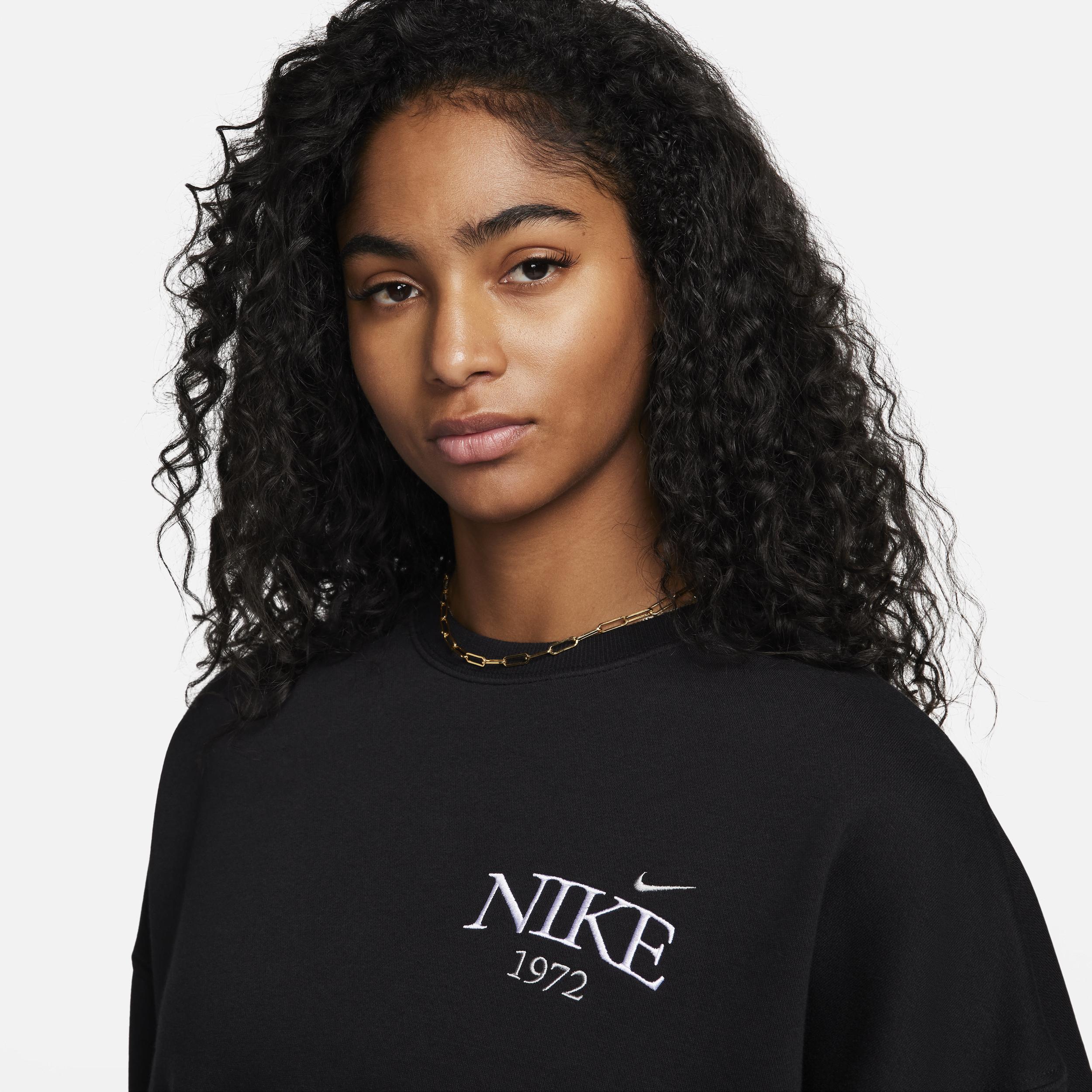 Women's nike black crew neck sweatshirt hotsell