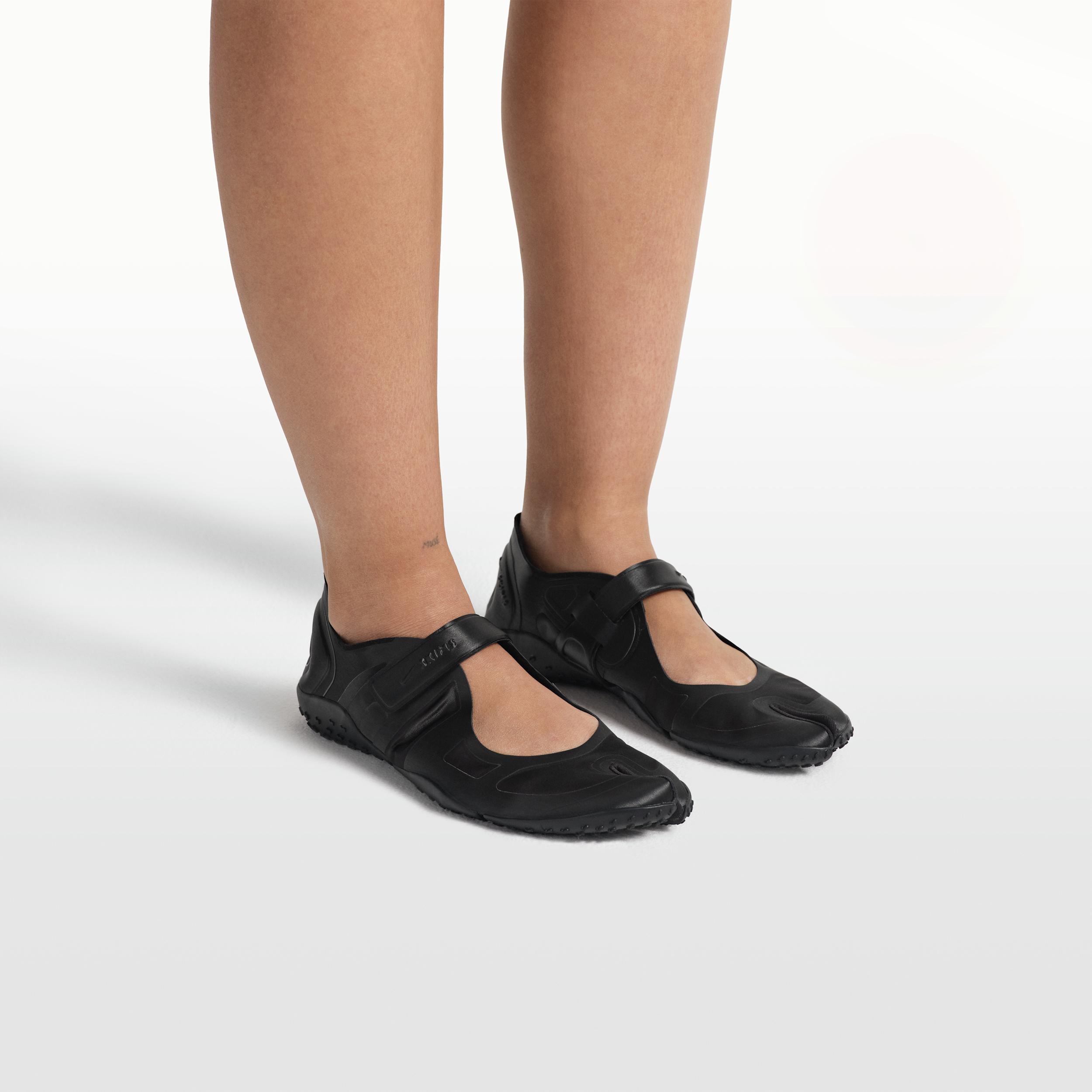 Nike Skims Rift Satin Shoes in Black | Lyst