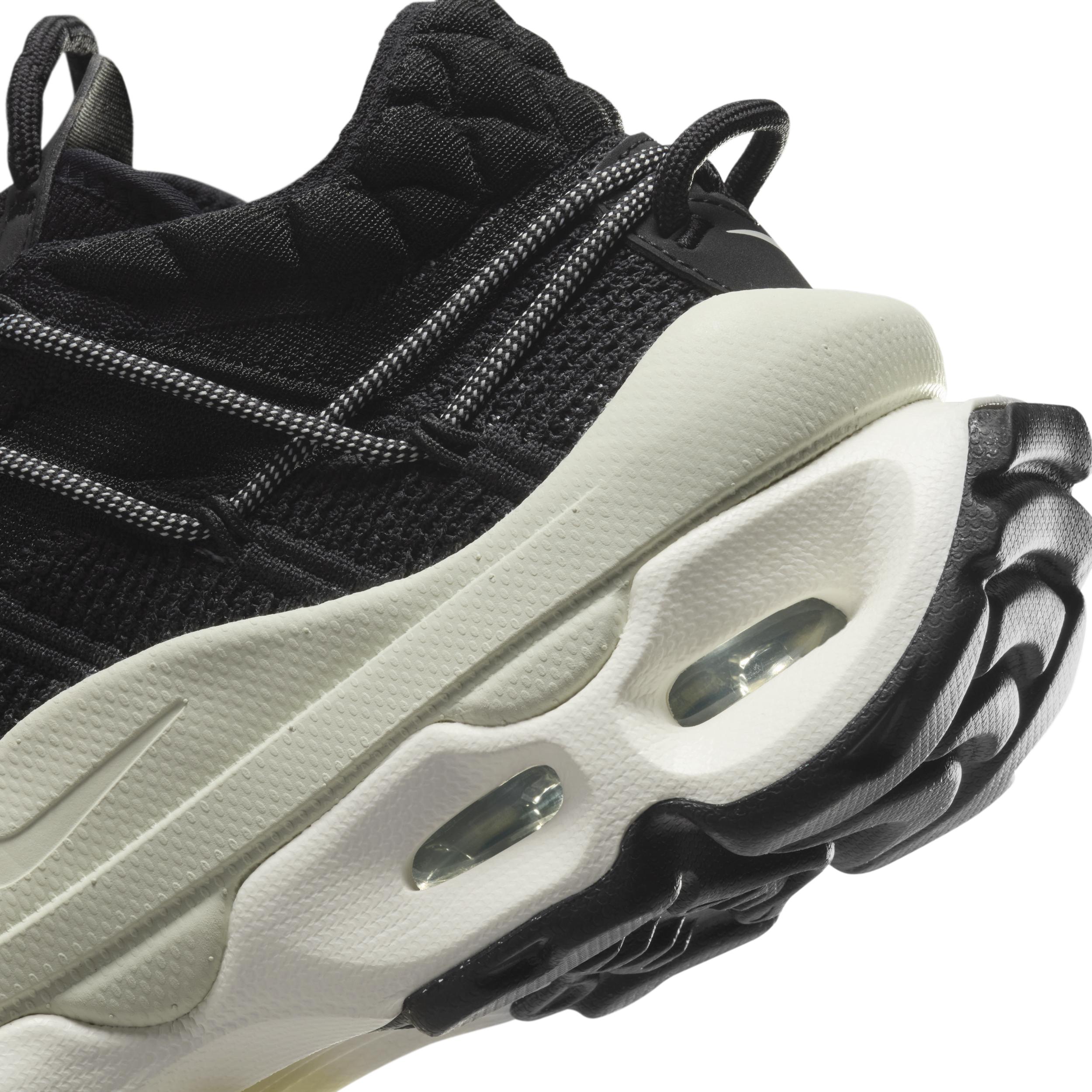 Nike Air Max Flyknit Venture Shoes in Black | Lyst Nike Air Max Flyknit Venture Shoes in Black | Lyst