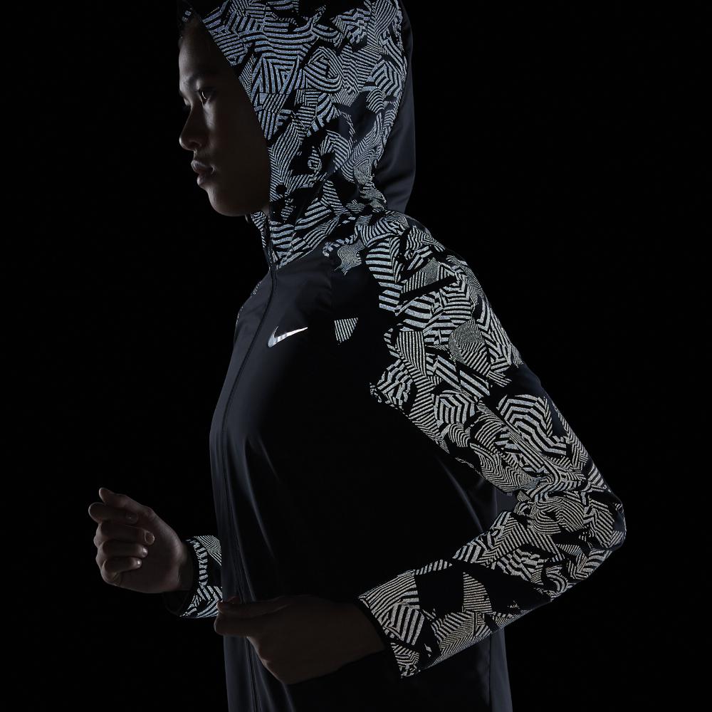 Nike Synthetic Essential Flash Women's Running Jacket in Black | Lyst