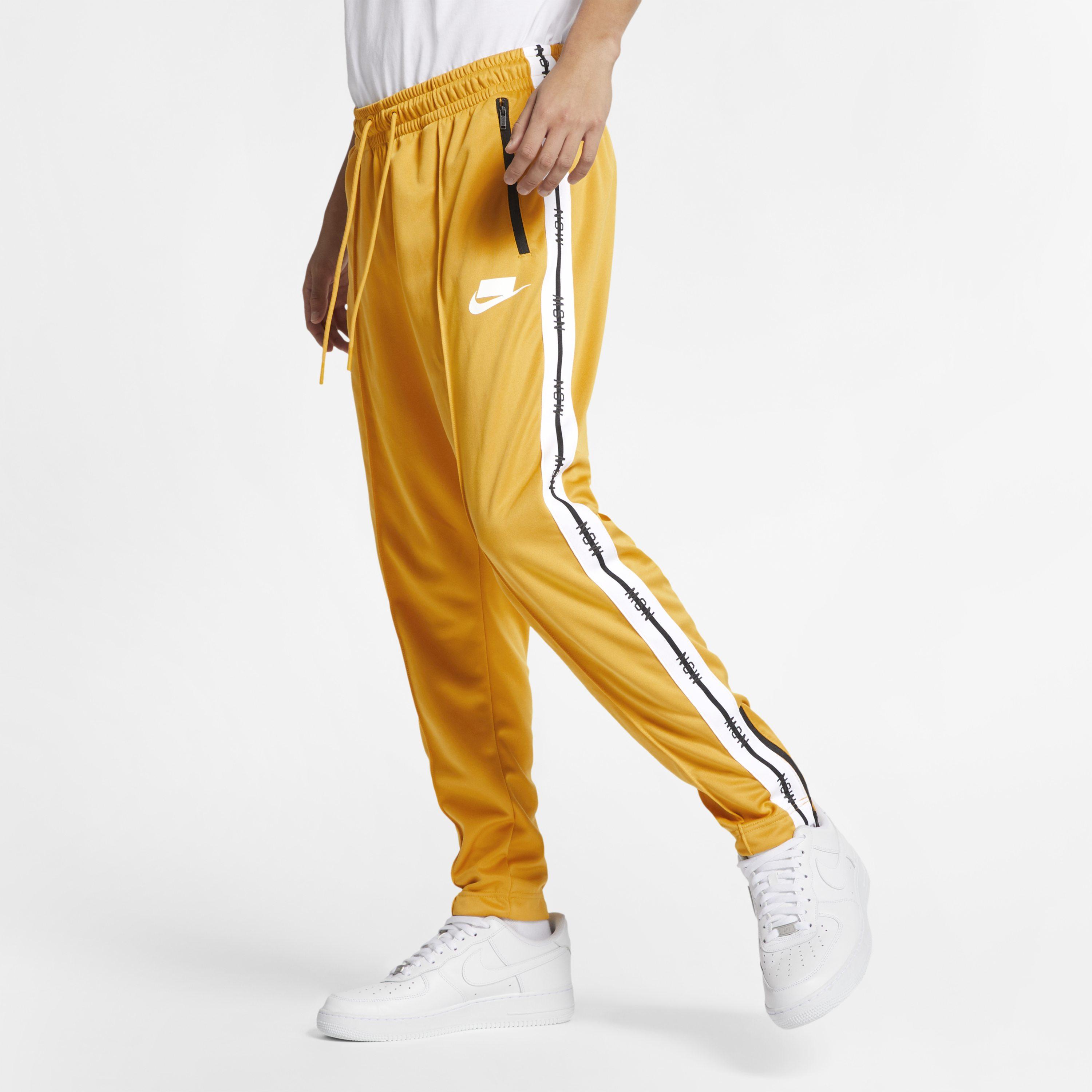 Желтые штаны мужские. Мужские брюки Nike Sportswear track Pants. Желтые штаны найк. Nike Sportswear NSW Yellow. Nike Pants Yellow.