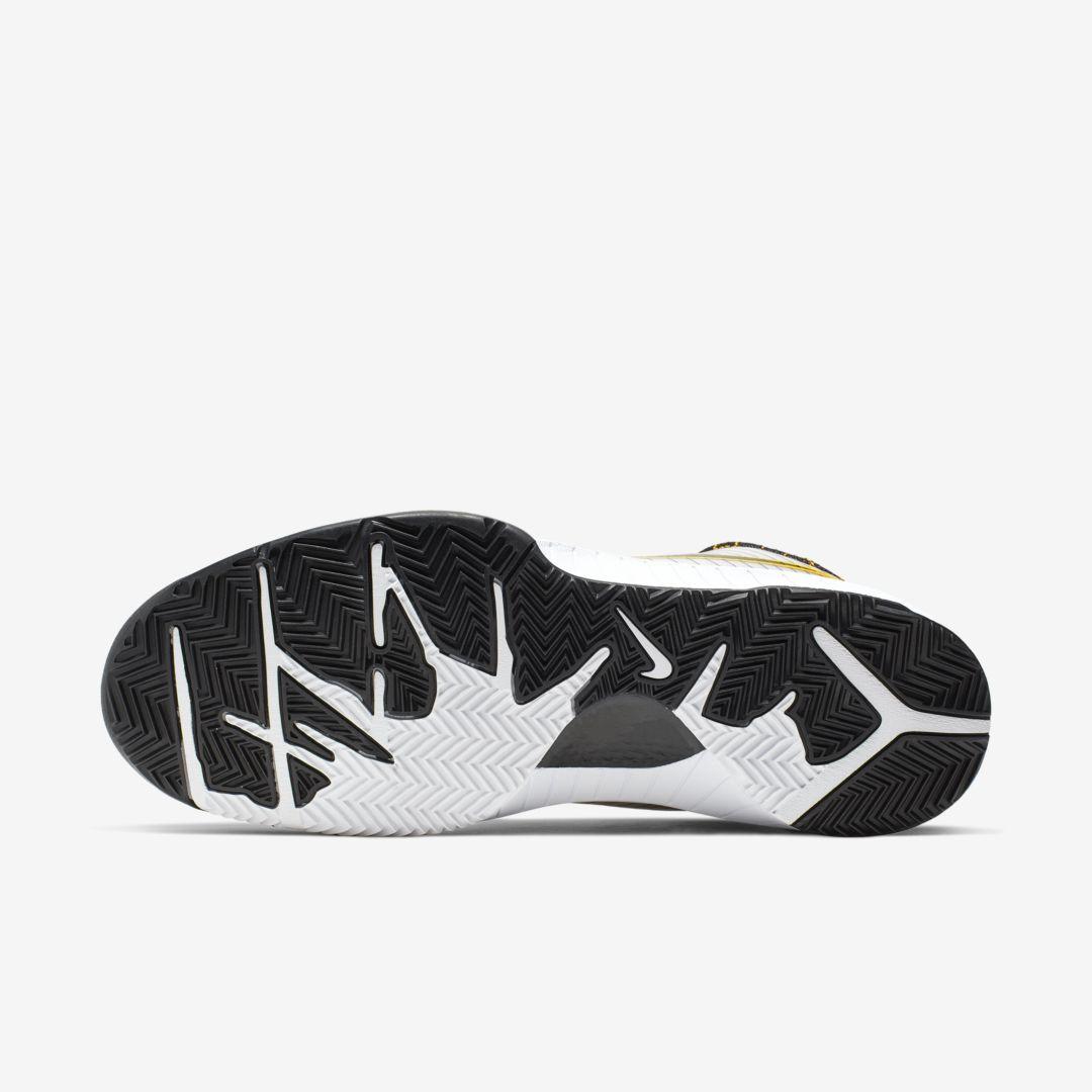 white kobe bryant basketball shoes