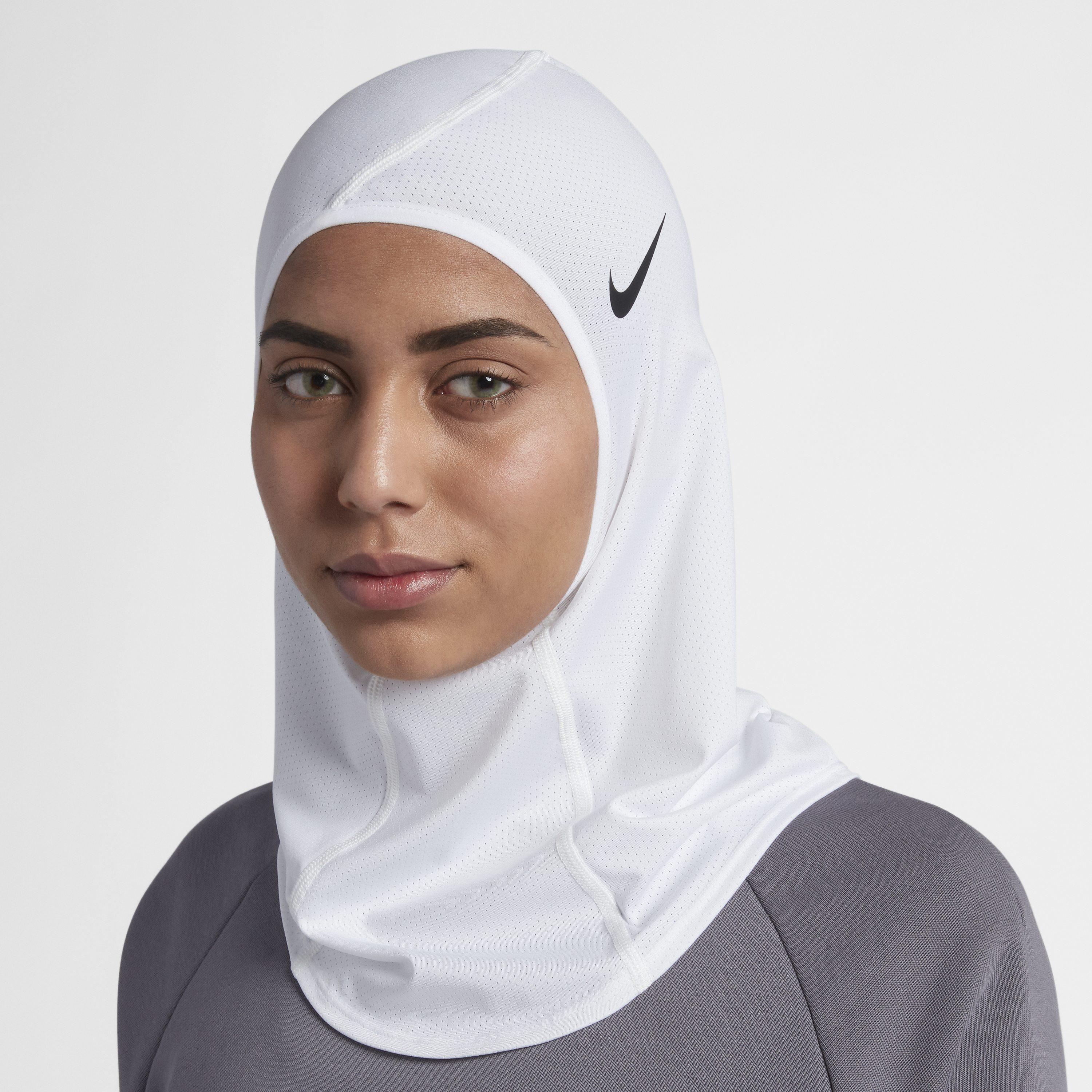Мусульманский спортивный. Балаклава Nike hidjab. Балаклава найк хиджаб. Nike Pro Hijab. Хиджаб от найк.