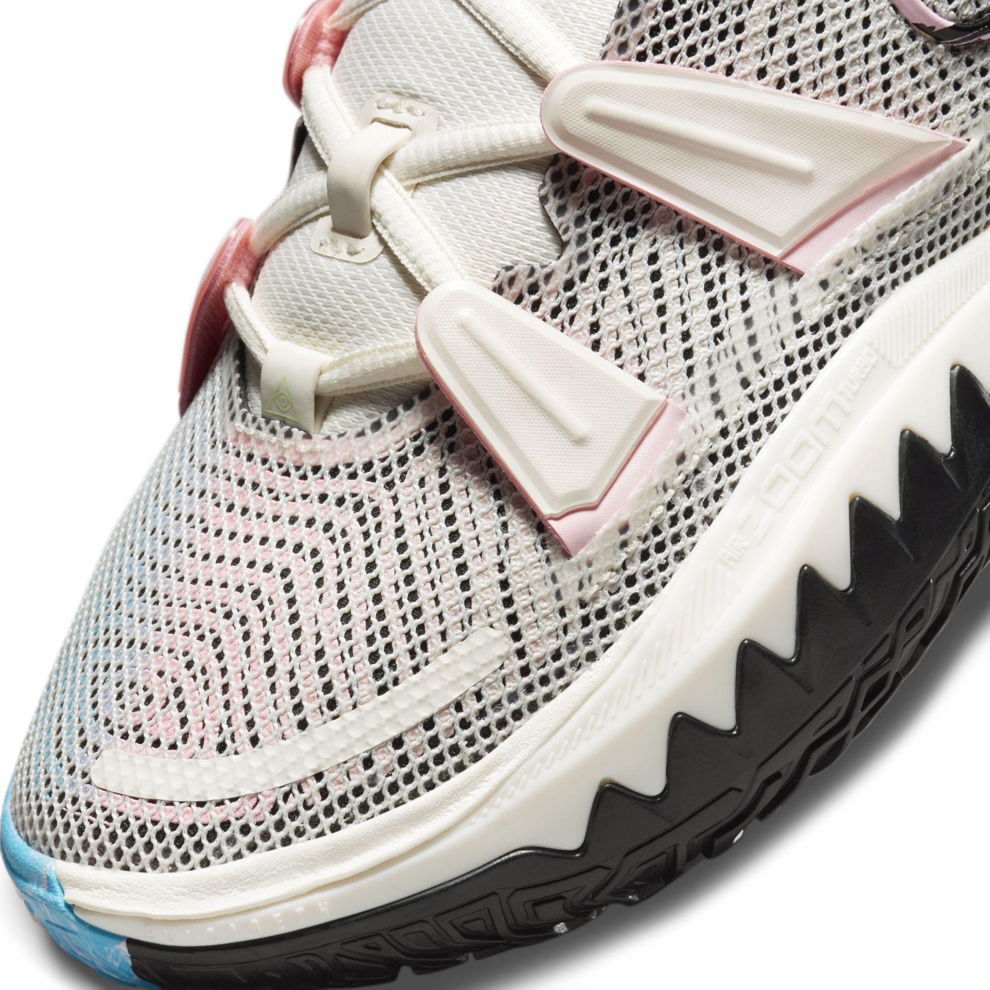 Nike Kyrie 7 Basketball Shoe in White 