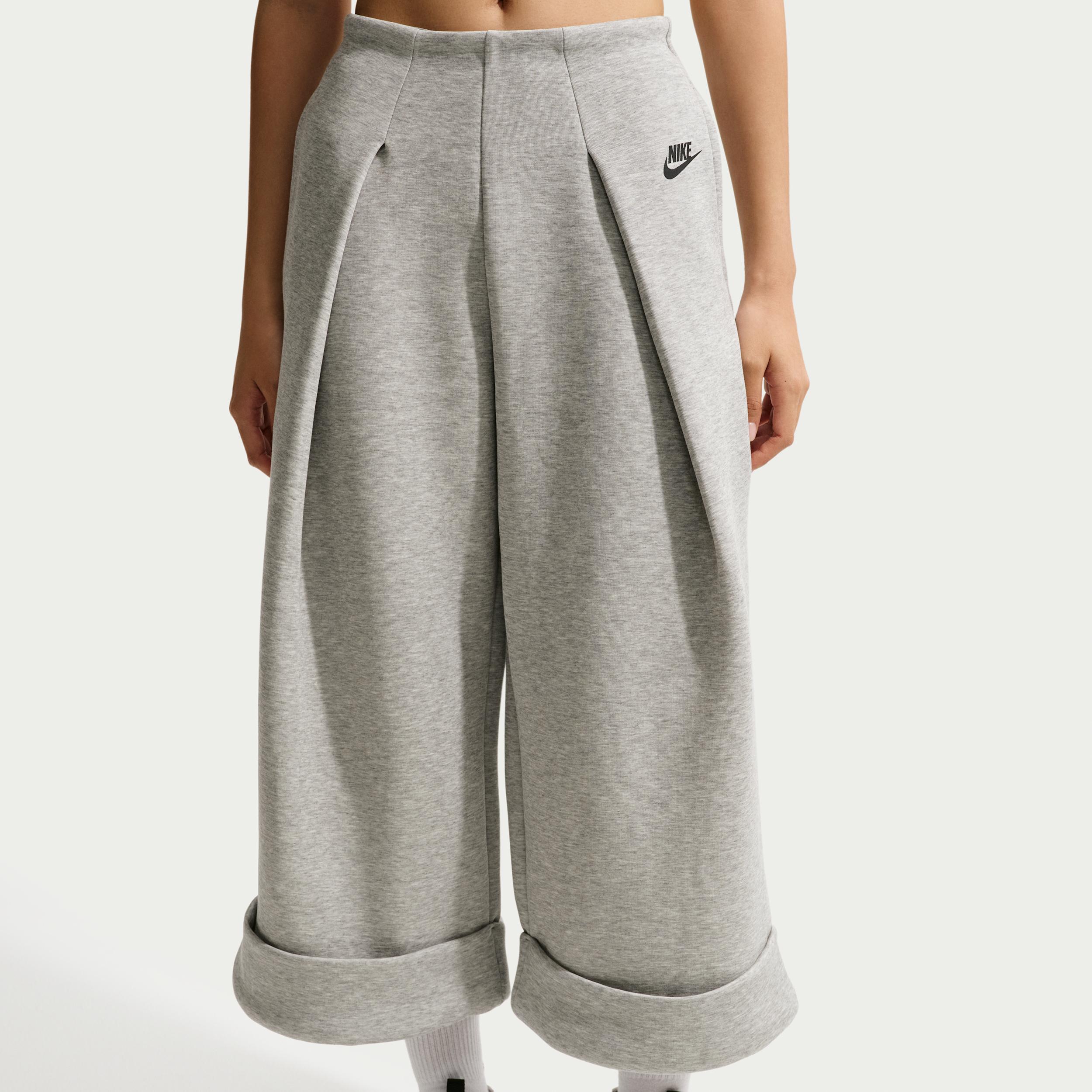 Nike Sportswear Tech Fleece High-Waisted Cropped Pants in Black | Lyst