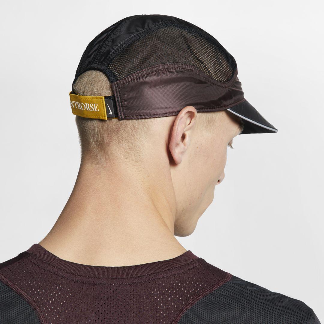 Nike Gyakusou Tailwind Cap in Deep 