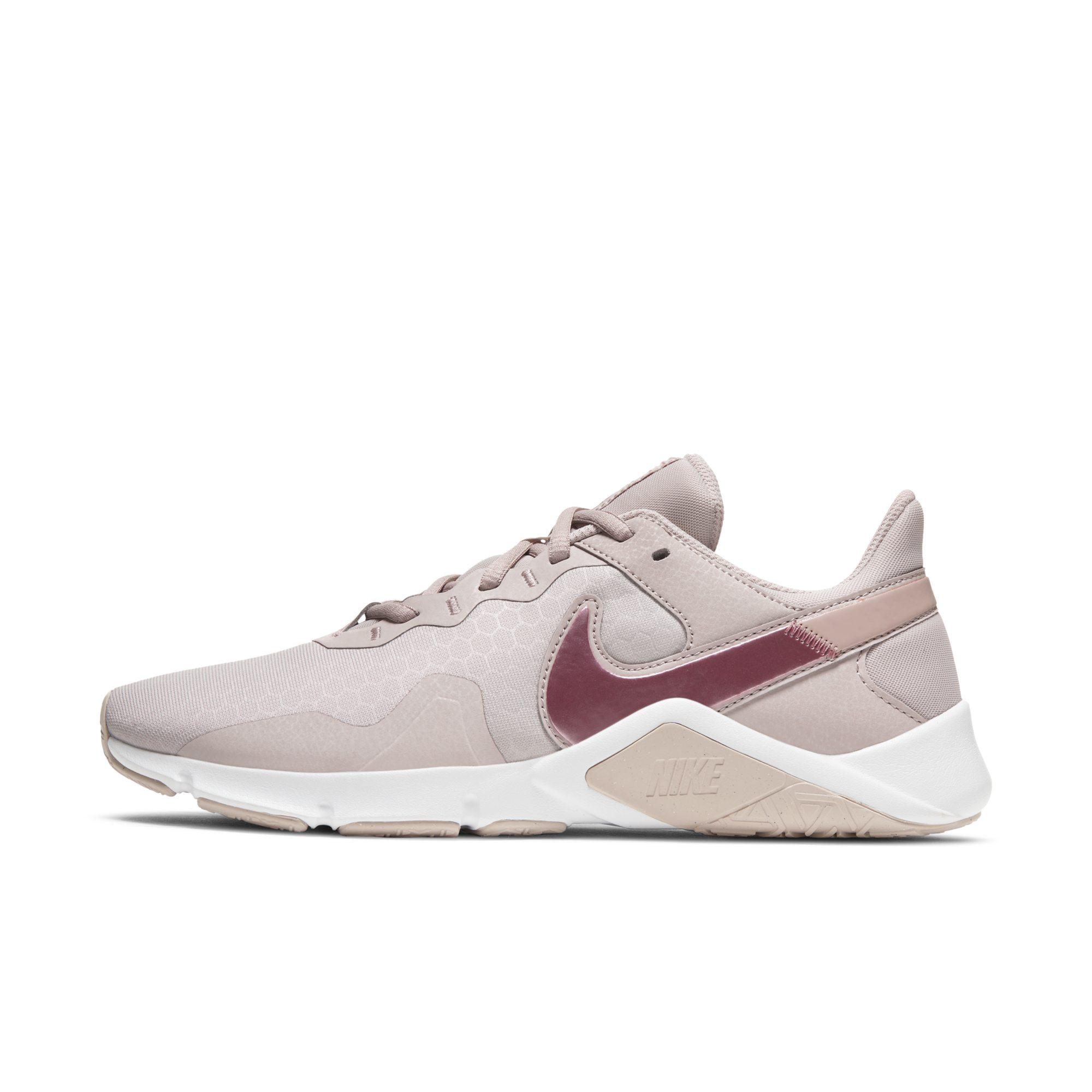 Nike Rubber Legend Essential 2 Trainingsschoen Voor Dames - Lyst Nike Rubber Legend Essential 2 Trainingsschoen Voor Dames - Lyst