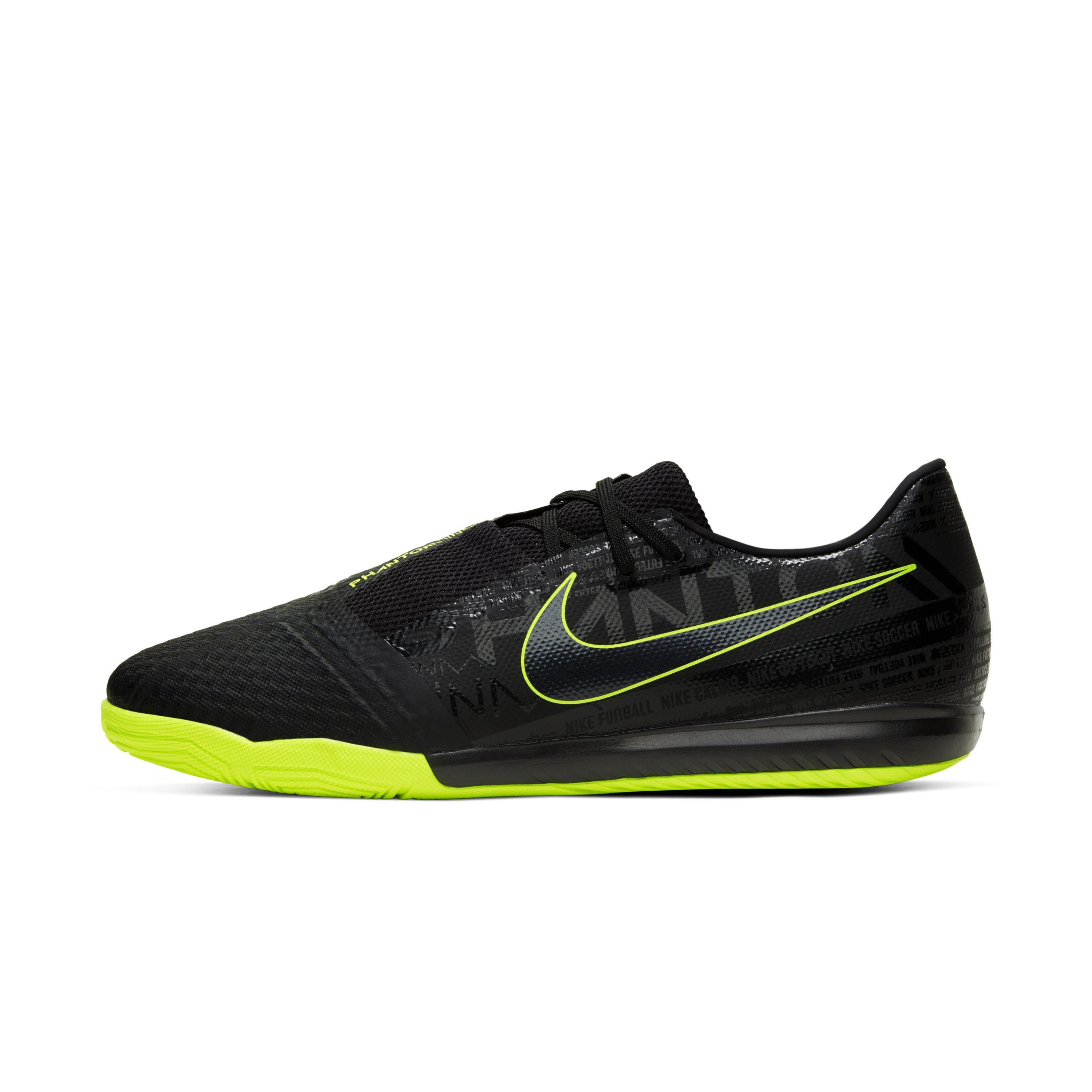 nike indoor training shoes