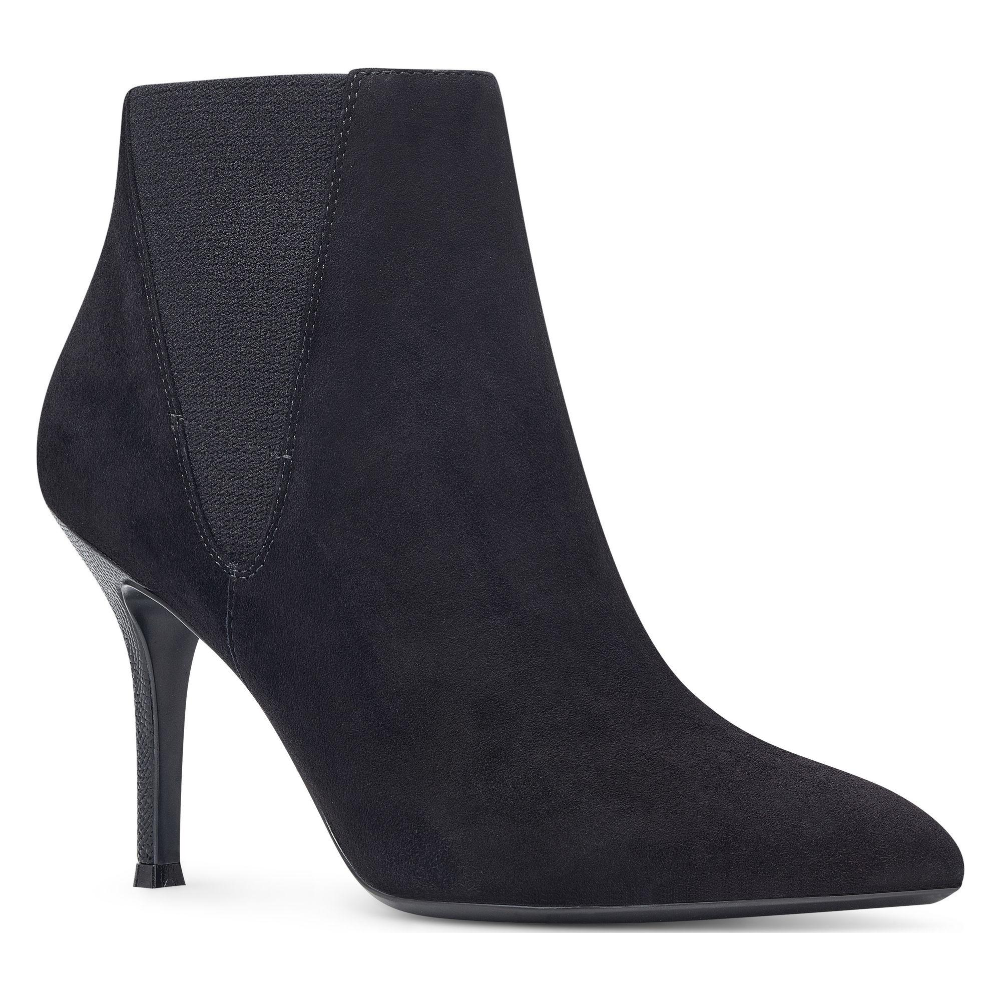 front pointy toe booties