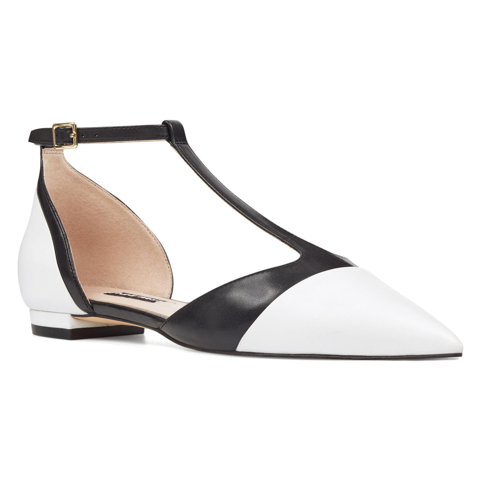 nine west t strap flats