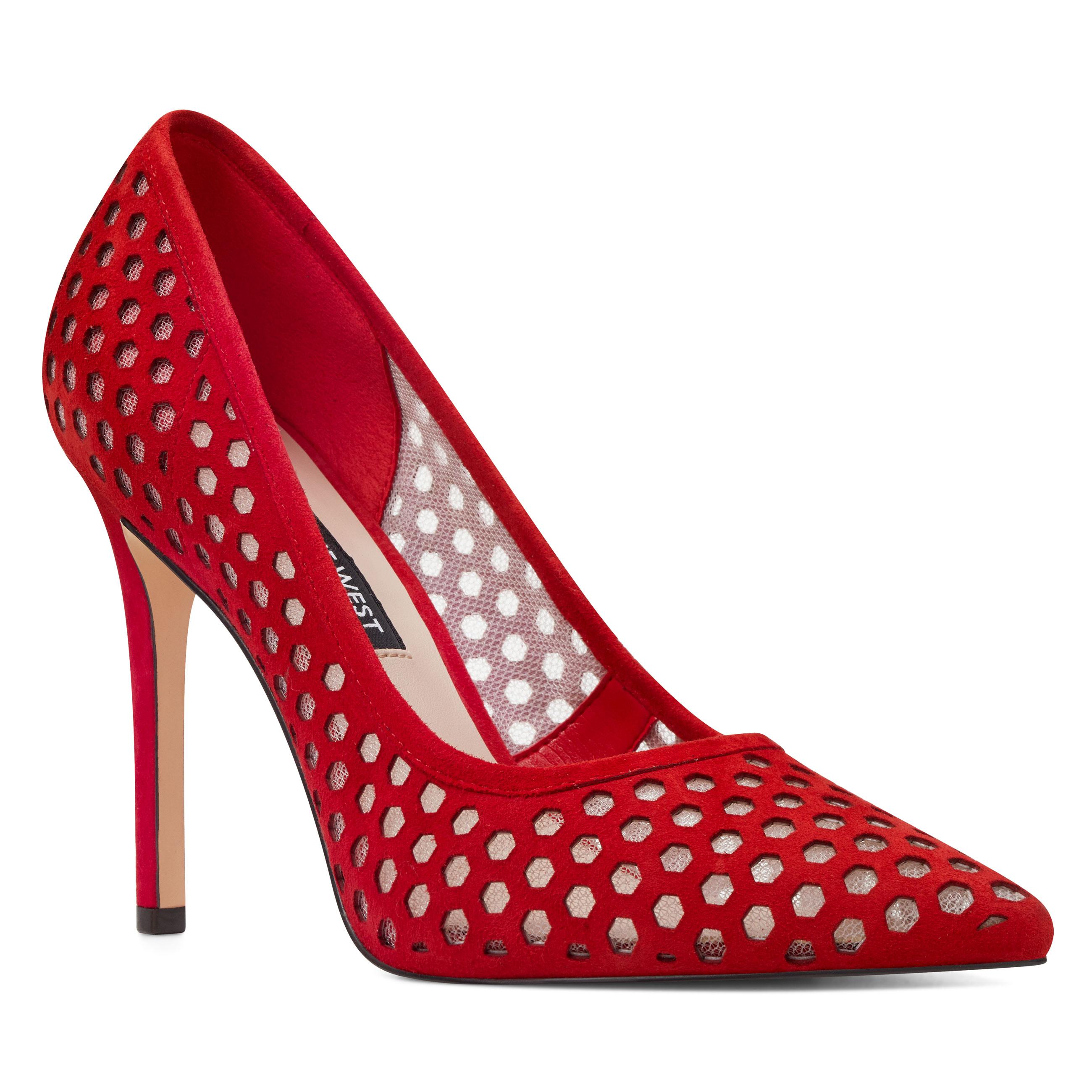 translate pointy toe pumps