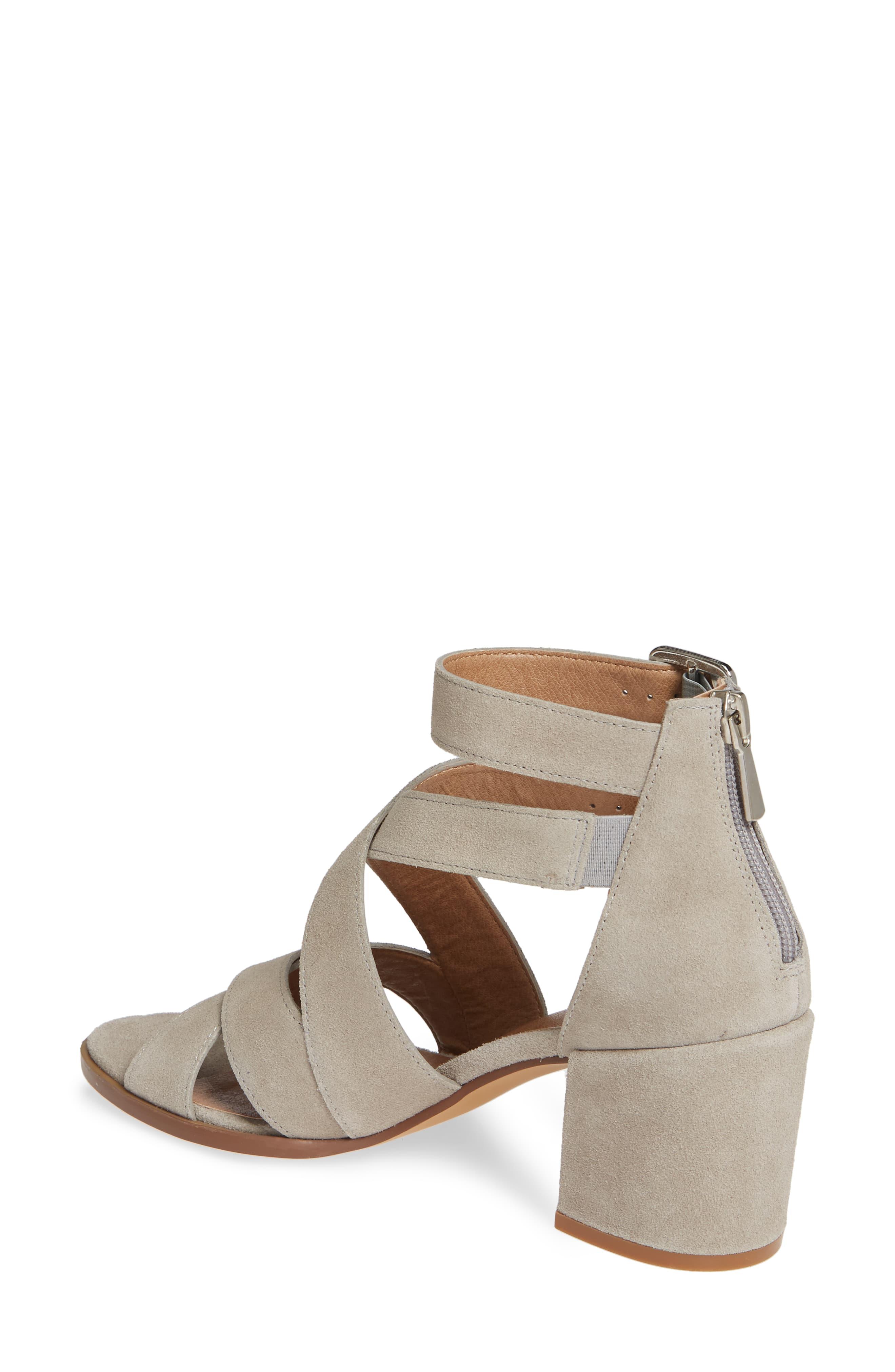 izzy block heel sandal