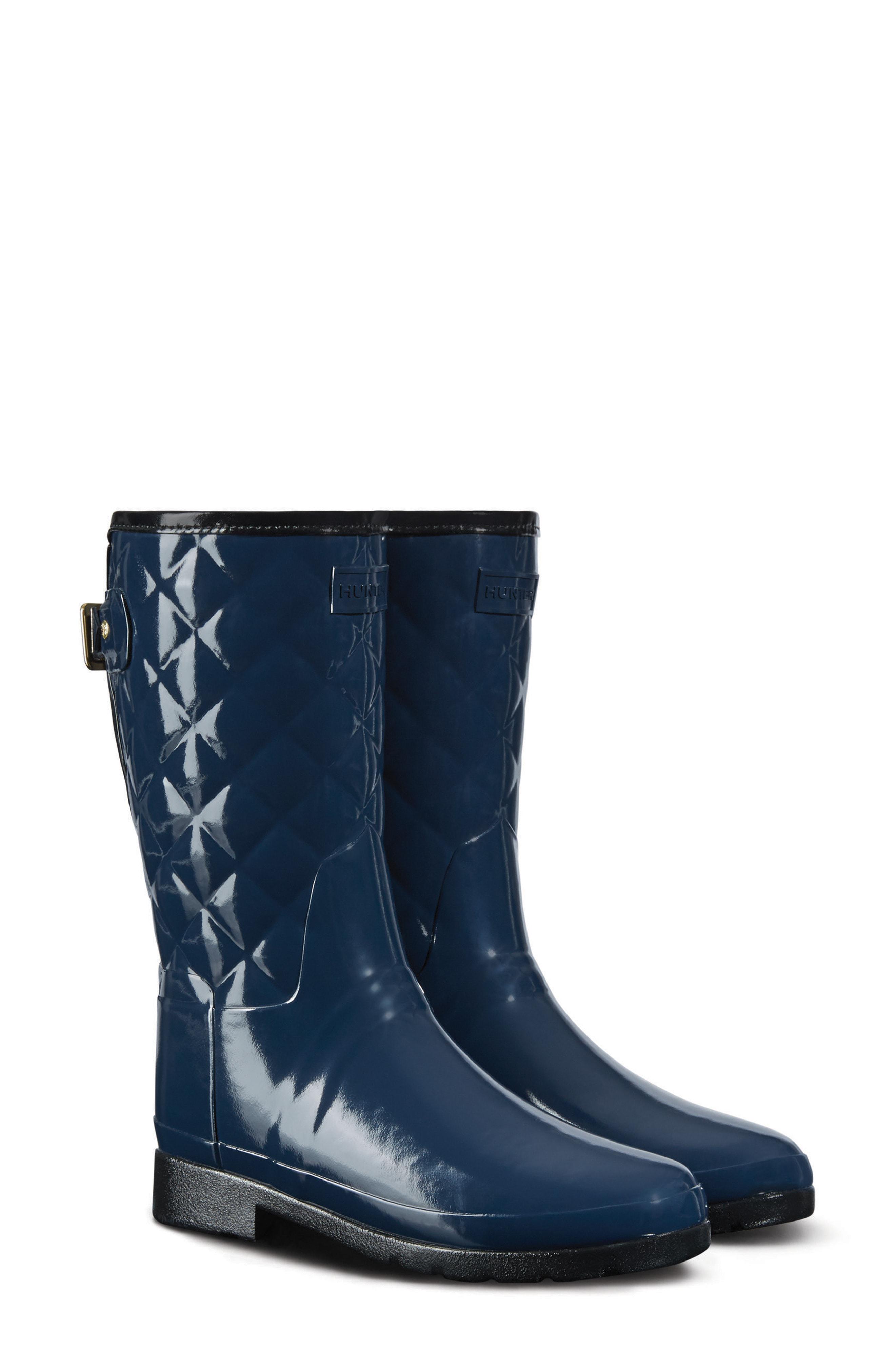 refined high gloss quilted short rain boot
