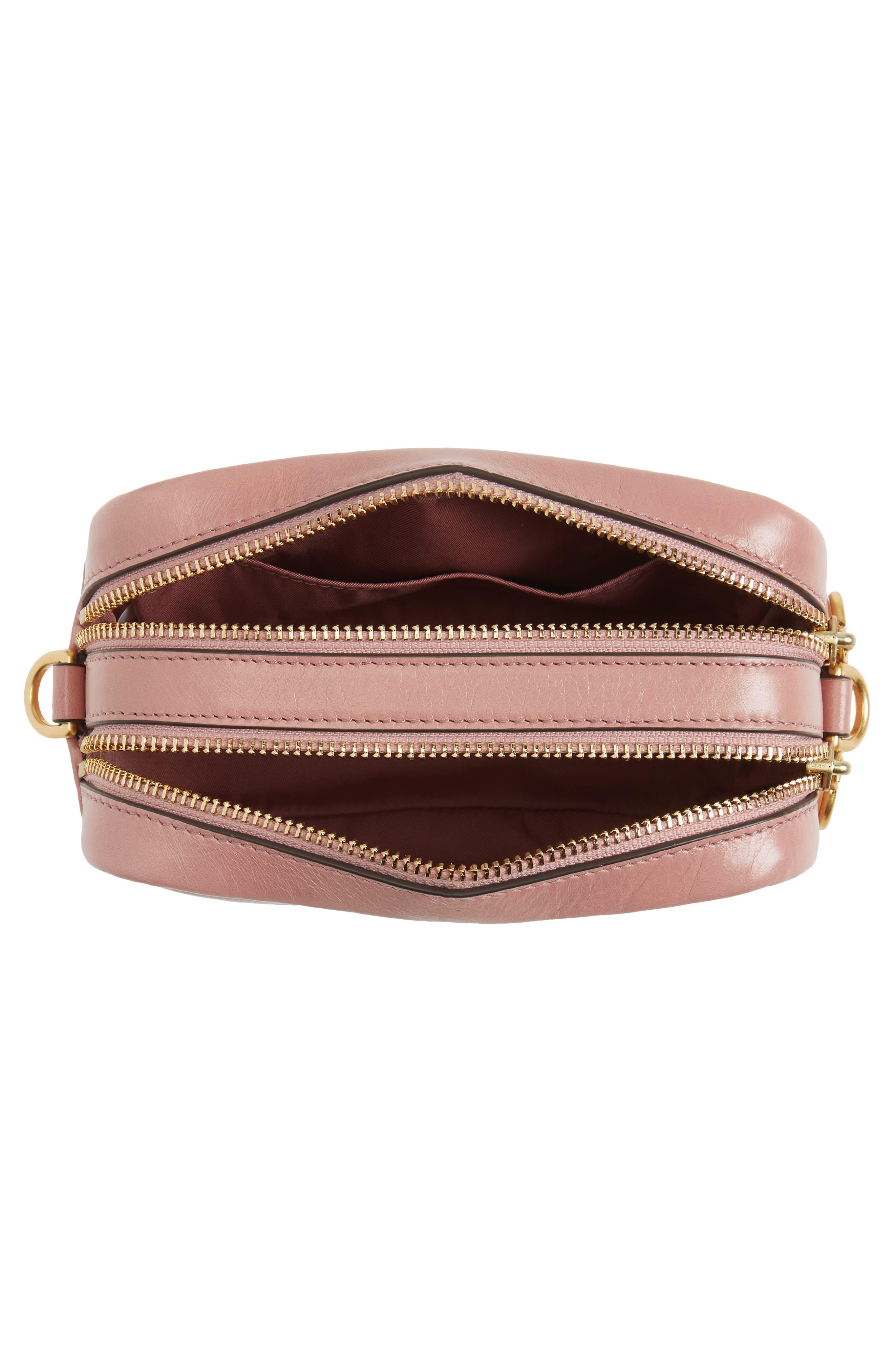 TORY BURCH: shoulder bag in textured leather with emblem - Pink