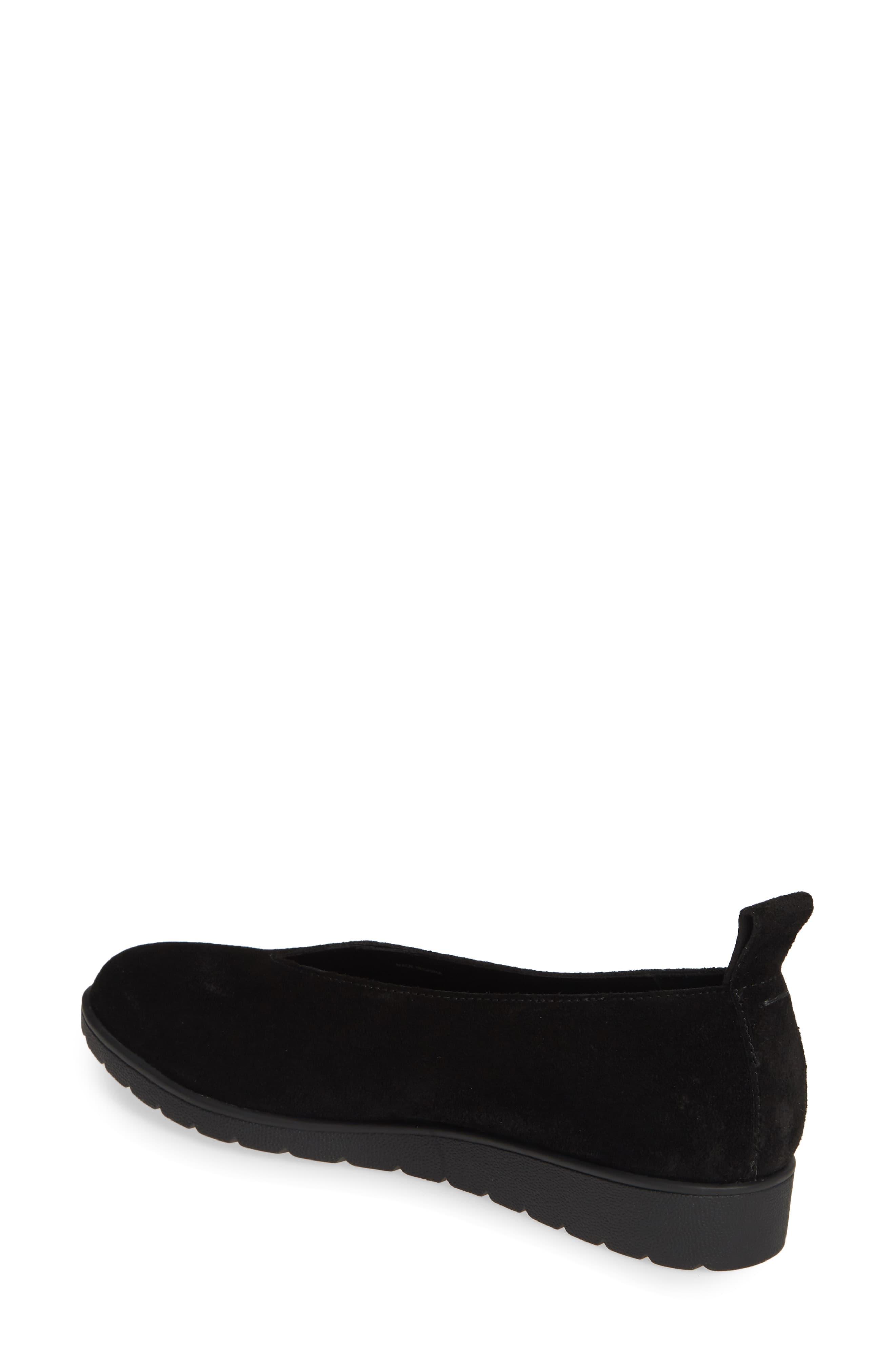 eileen fisher humor flat
