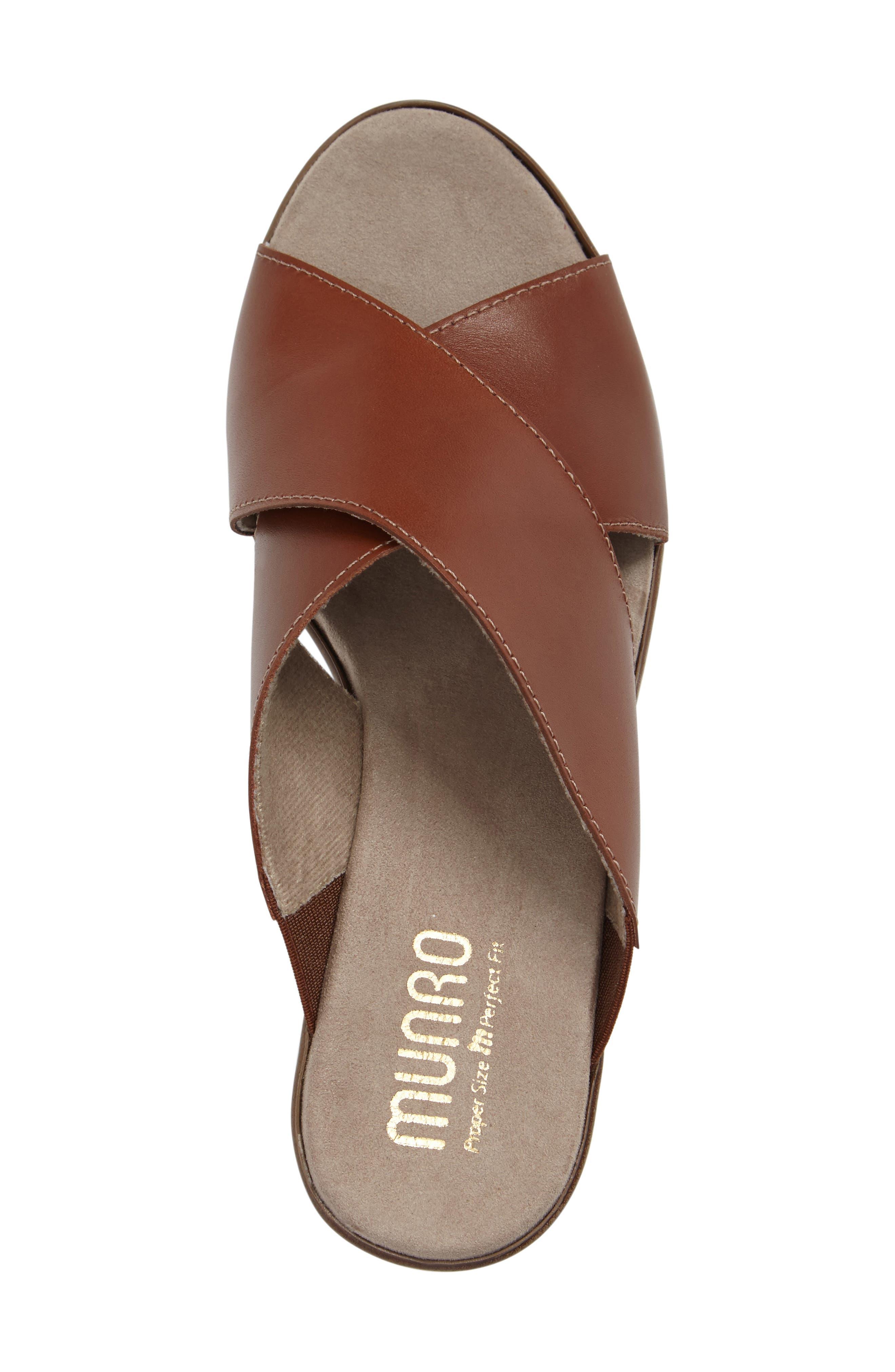 Munro store yuma sandal