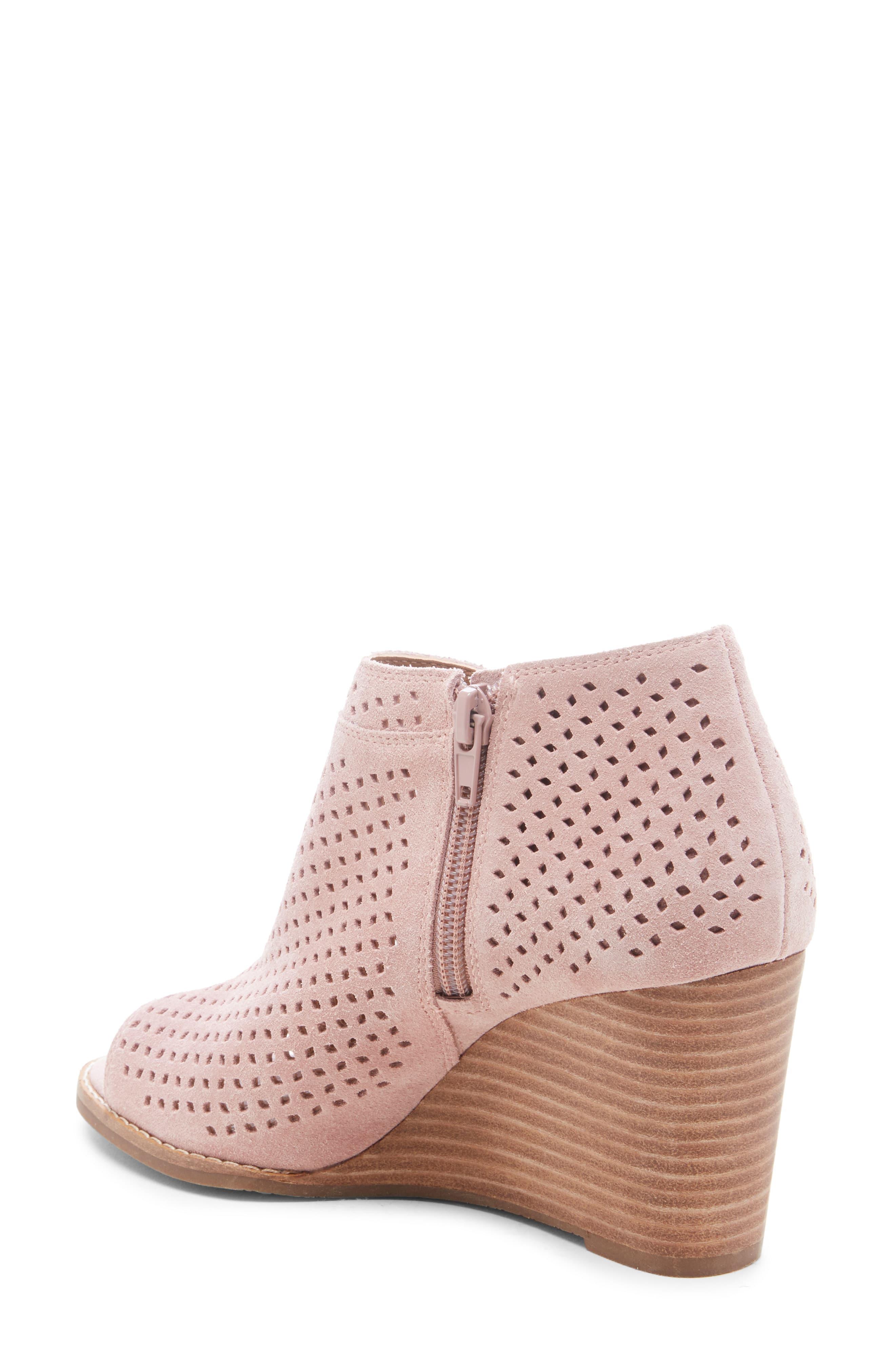 Lucky Brand Jazley in Blush Suede (Pink 