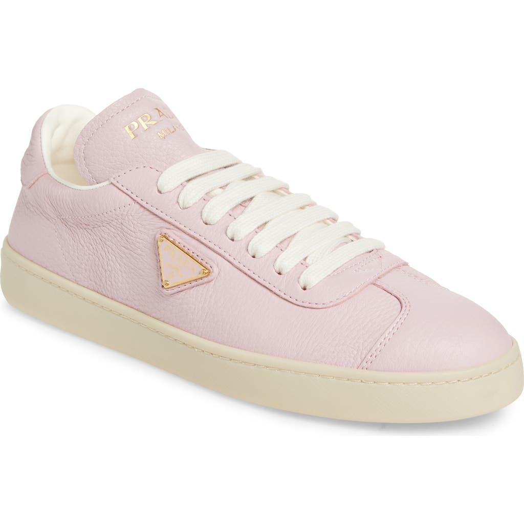 【PRADA】lady's 美品！triangleロゴ スニーカー pink Prada Lane Triangle Logo Deerskin Leather Sneaker in Pink | Lyst