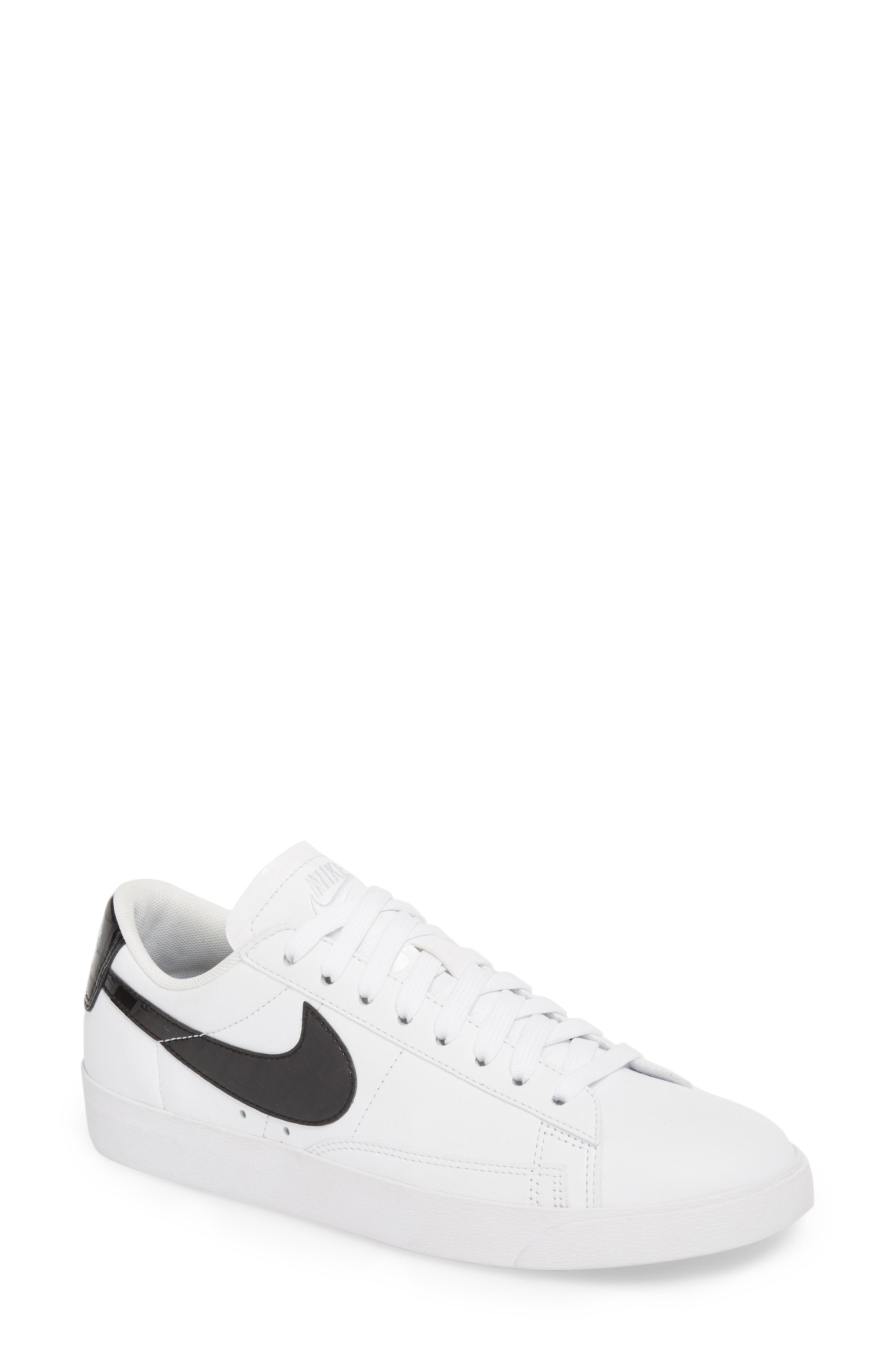 nike blazer low essential