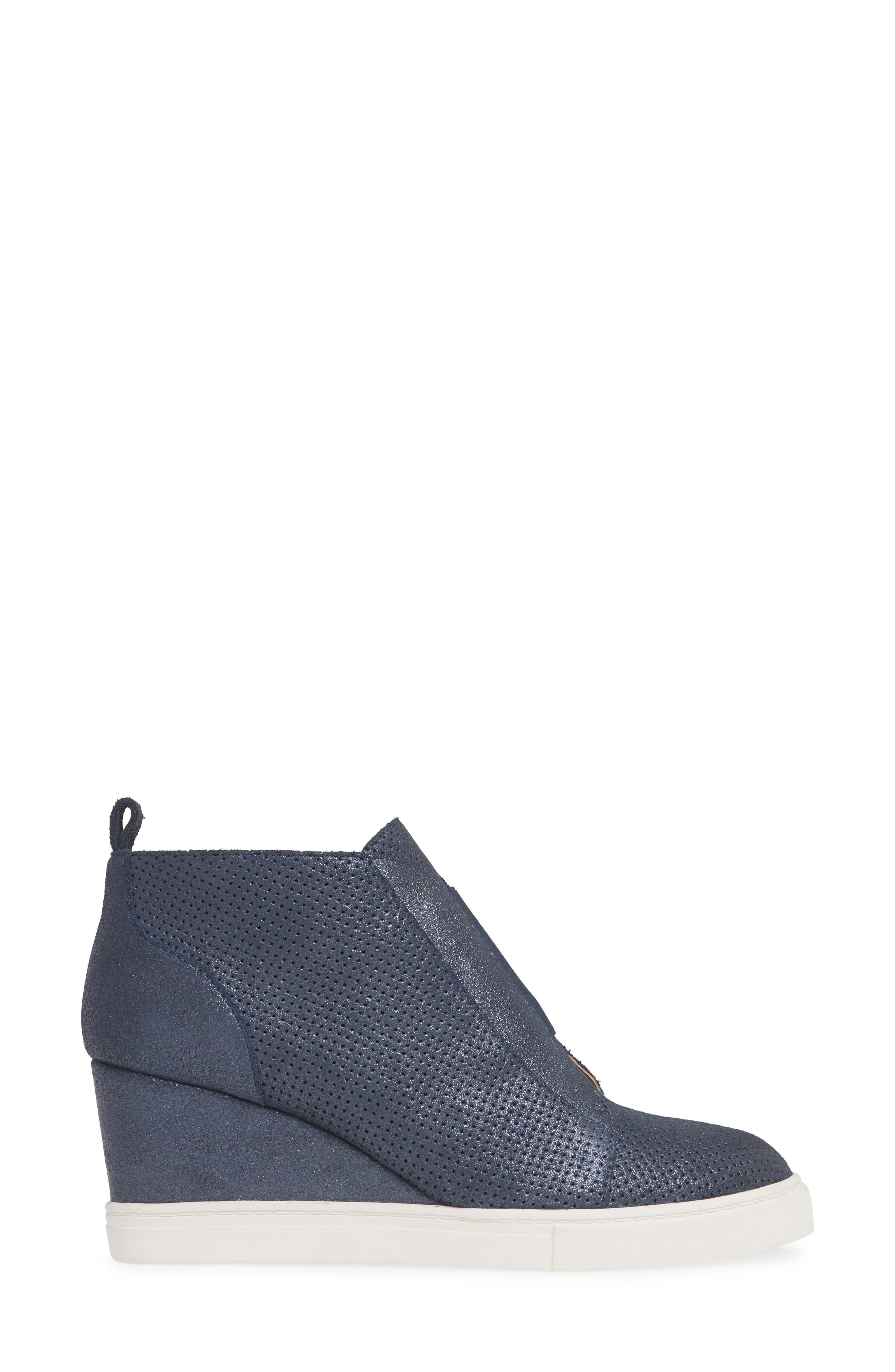 Felicia hotsell wedge bootie