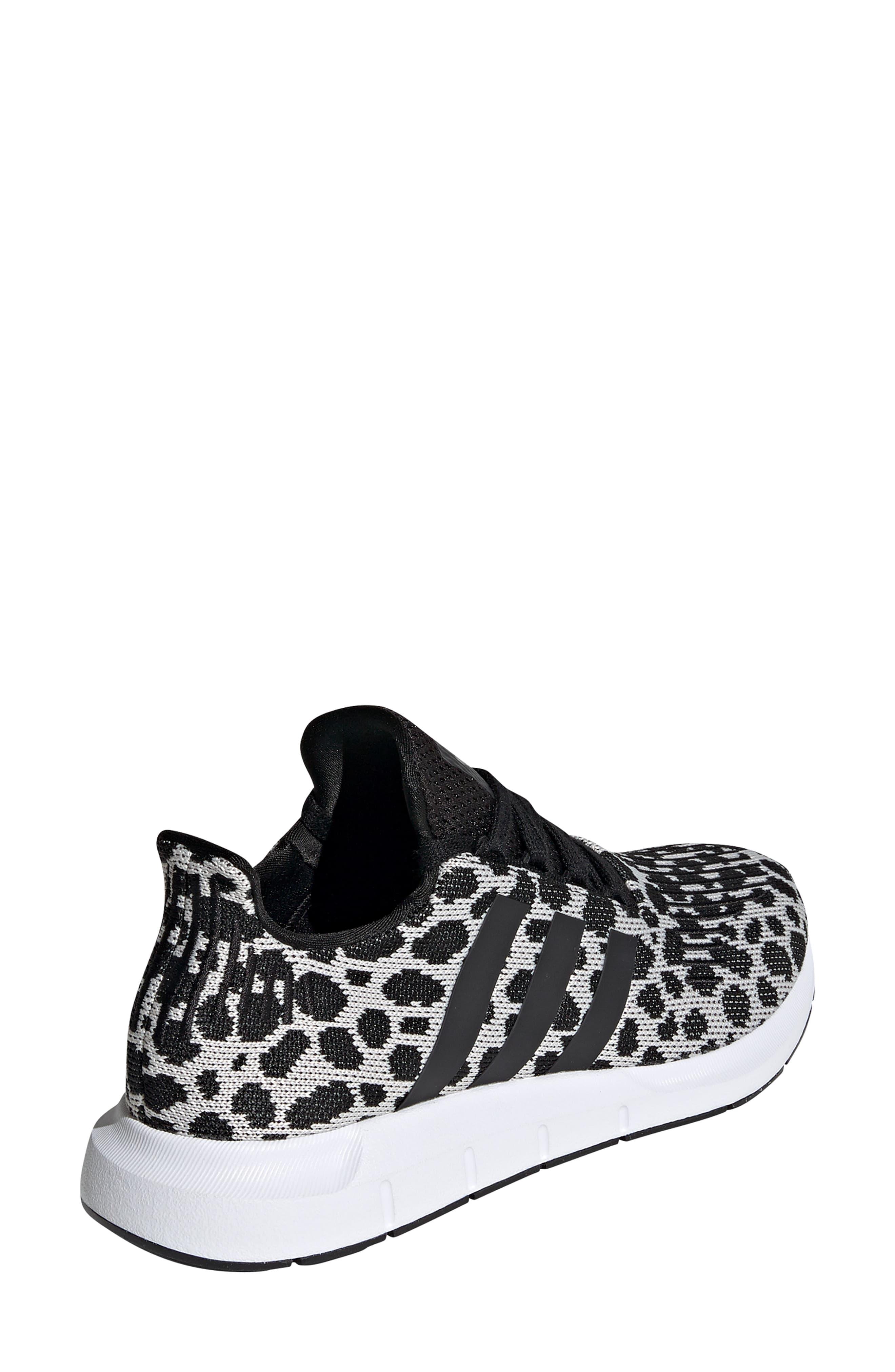 swift run raw white/black women's shoe