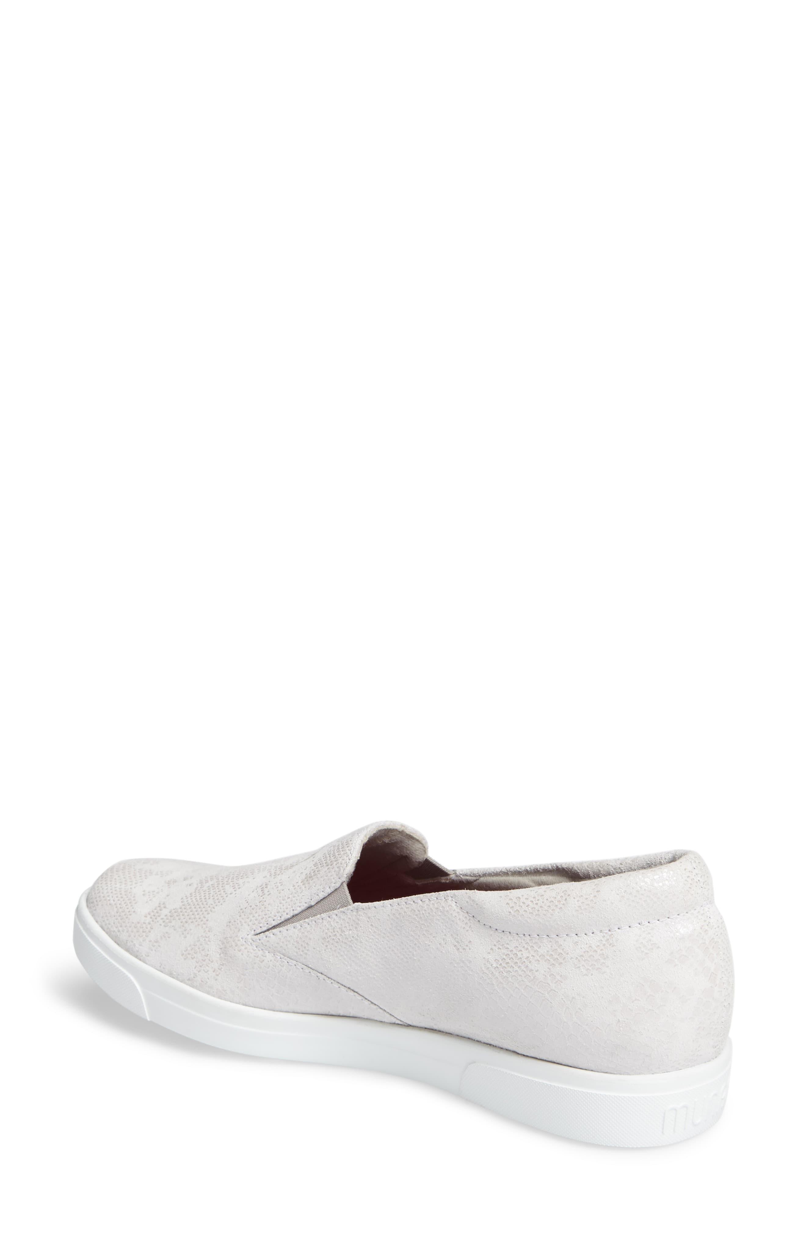 munro lulu slip on sneaker