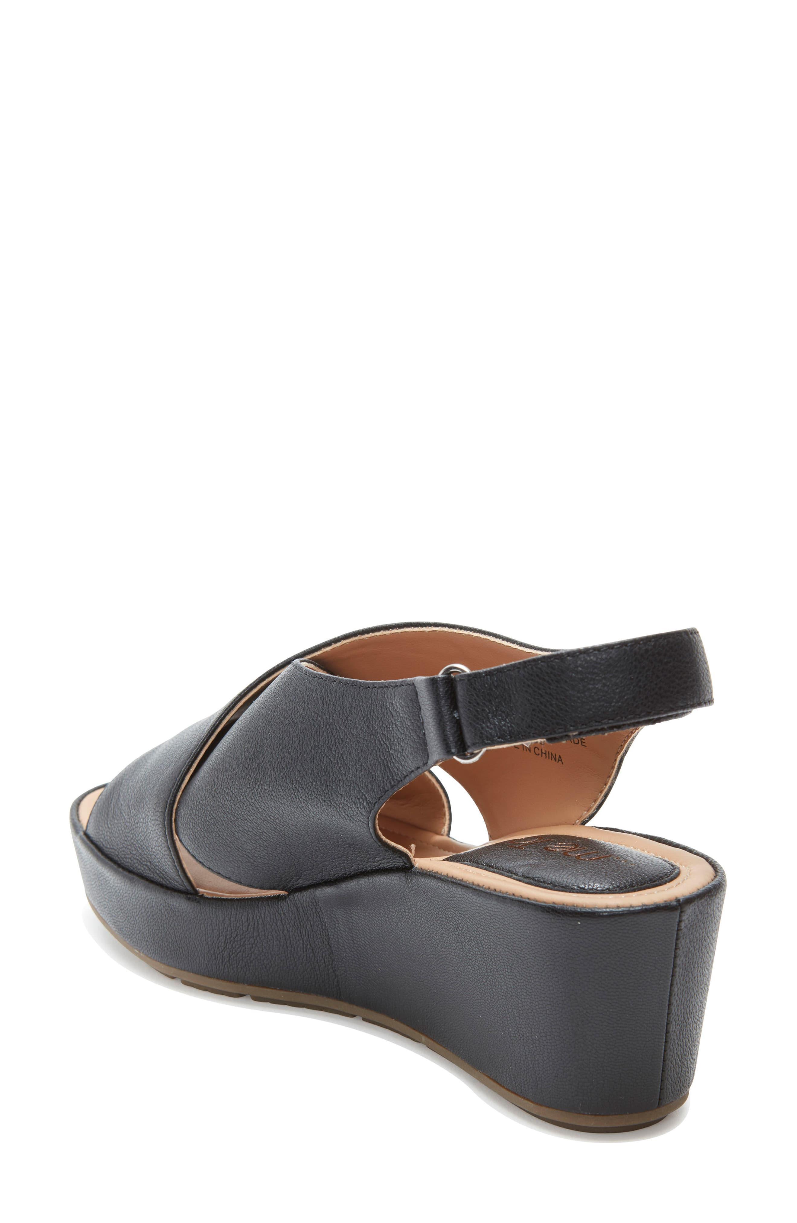 me too arena wedge sandal