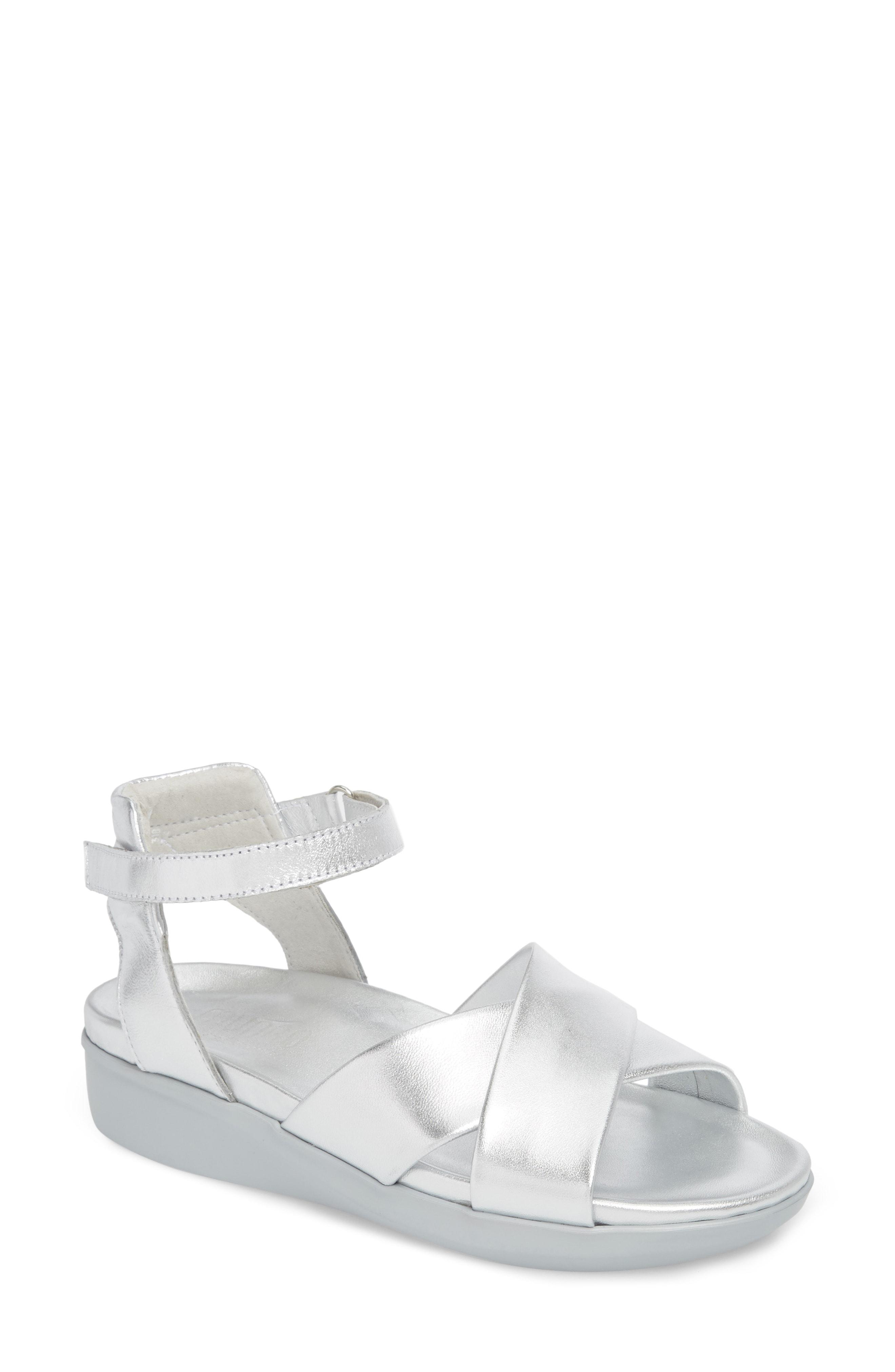 munro brinn sandal