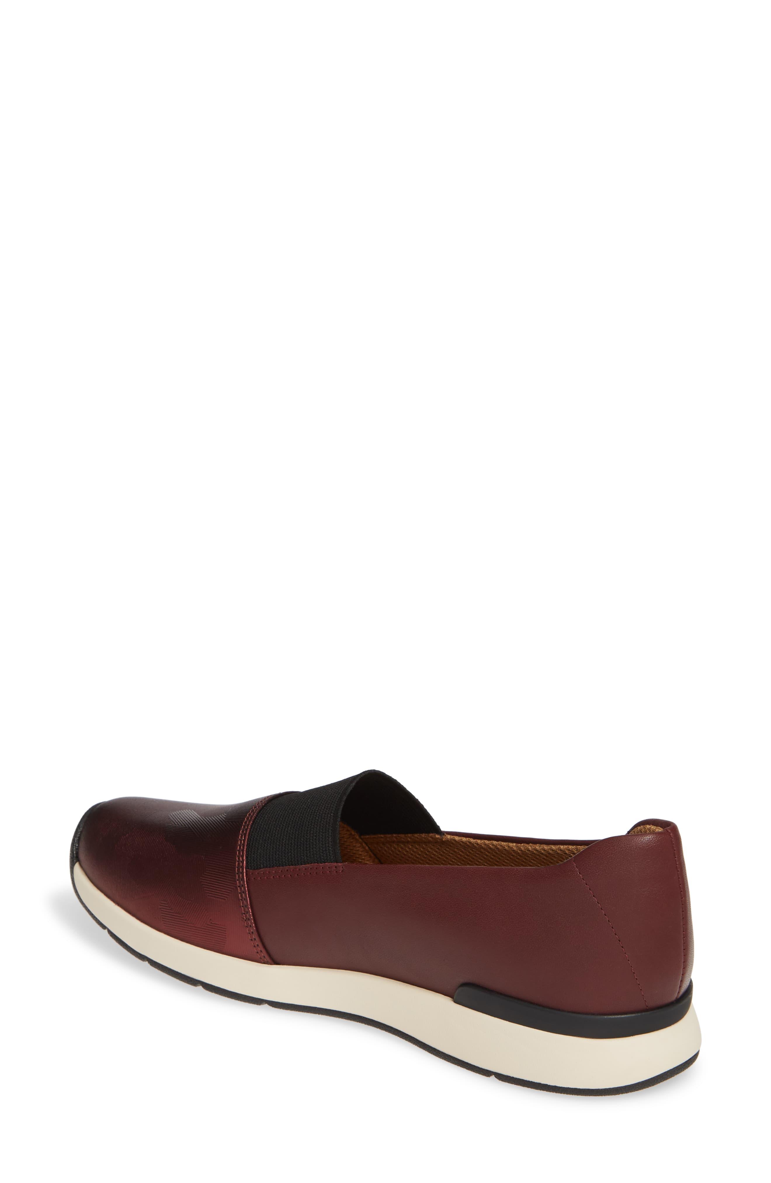 vionic cameo slip on