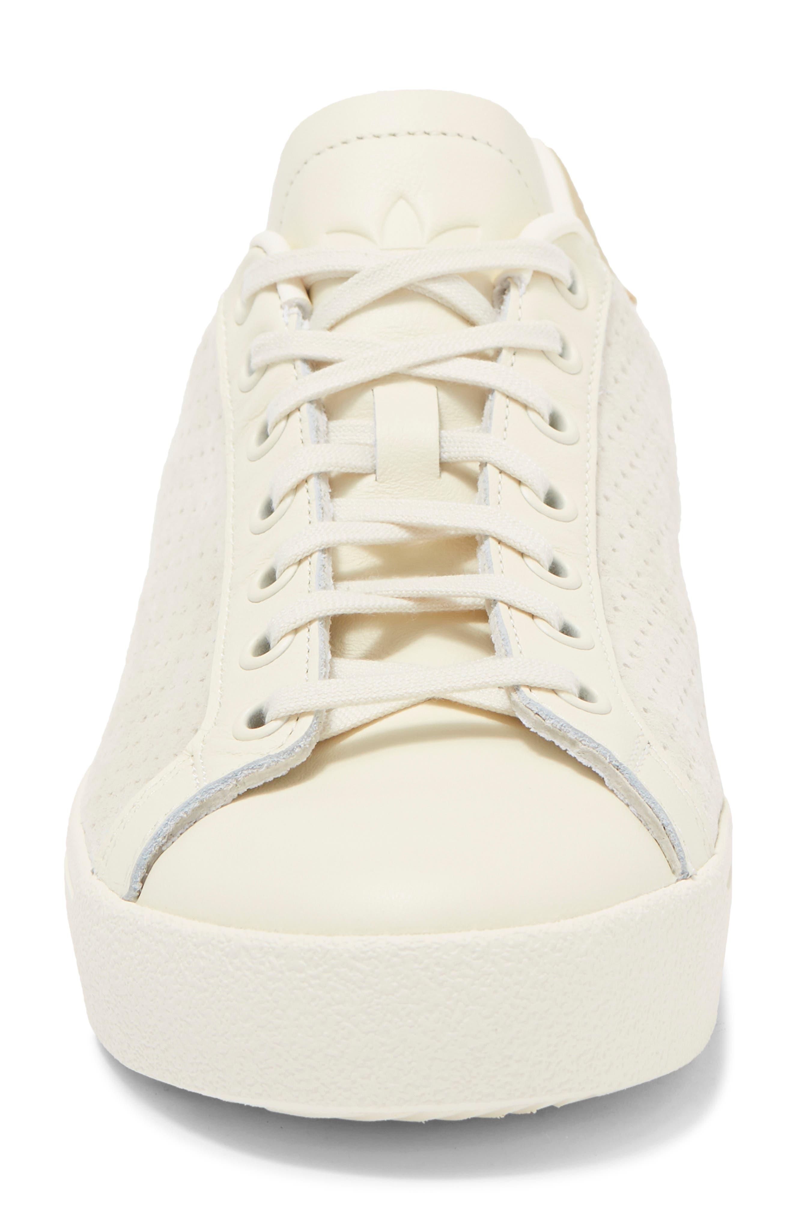 adidas Rod Laver Vintage Sneaker In Cwhite/beiton/cwhite At Nordstrom Rack  for Men | Lyst