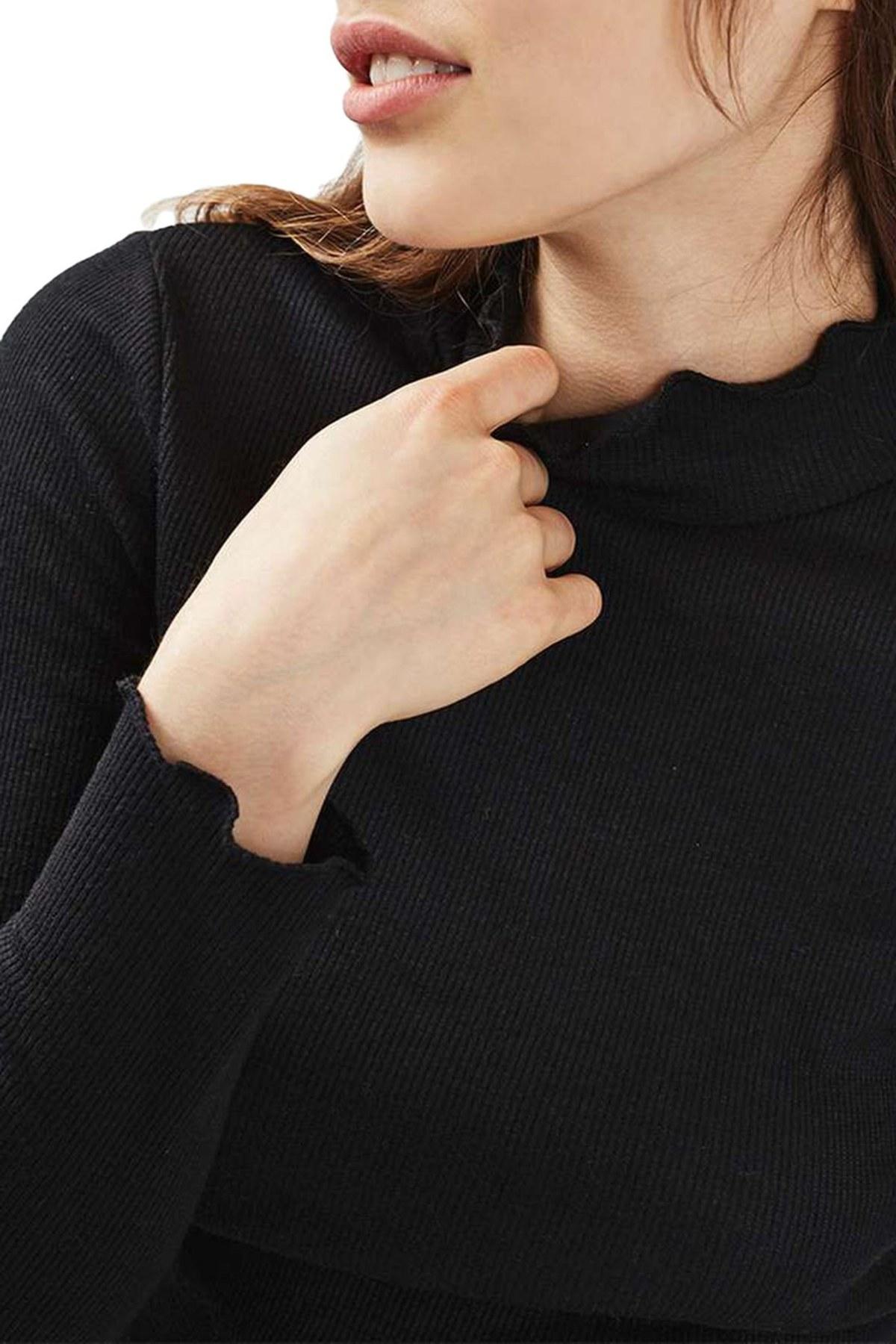 TOPSHOP Lettuce Edge Turtleneck in Black | Lyst