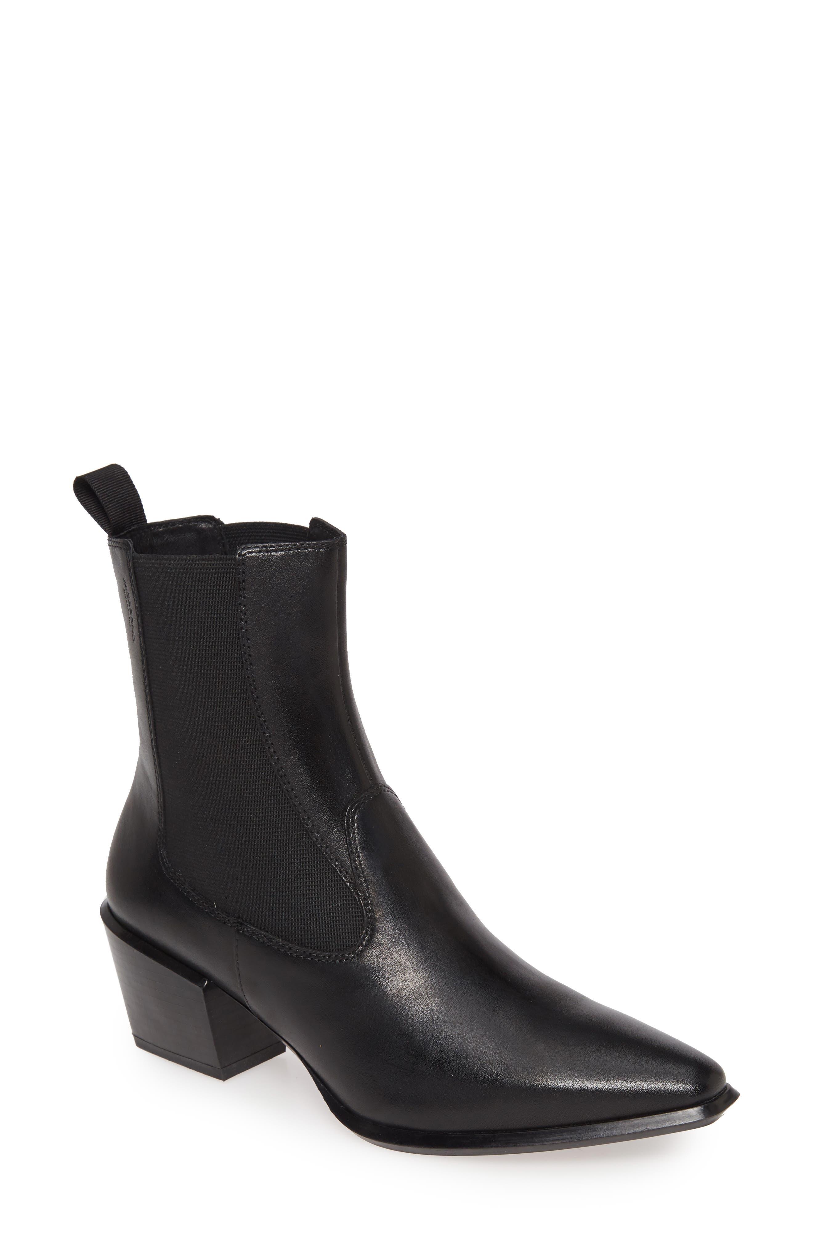 Vagabond Betsy Chelsea Boot in Black Leather (Black) -