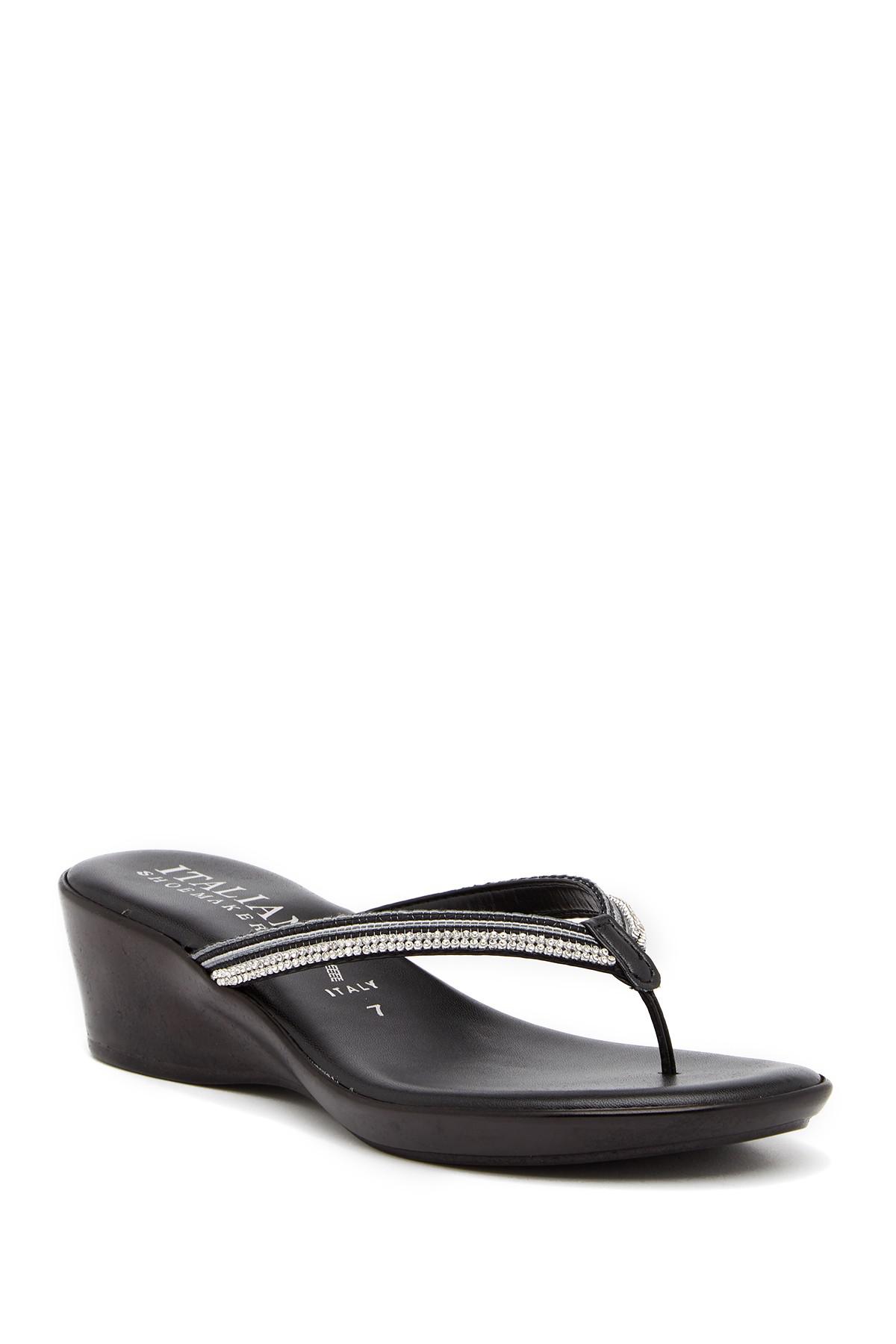 Italian Shoemakers Keely Wedge Thong Sandal in Black | Lyst