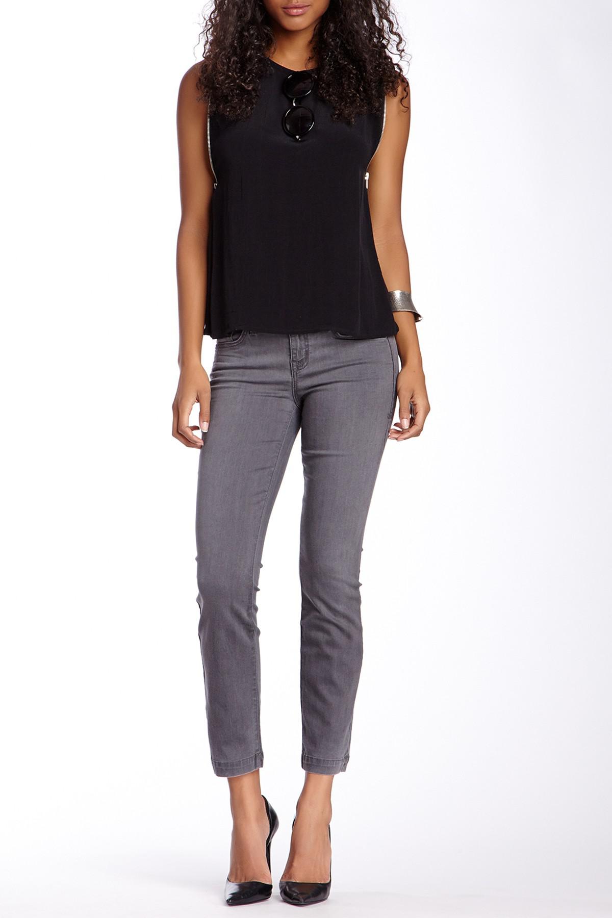 Skinny jeans for curvy figures