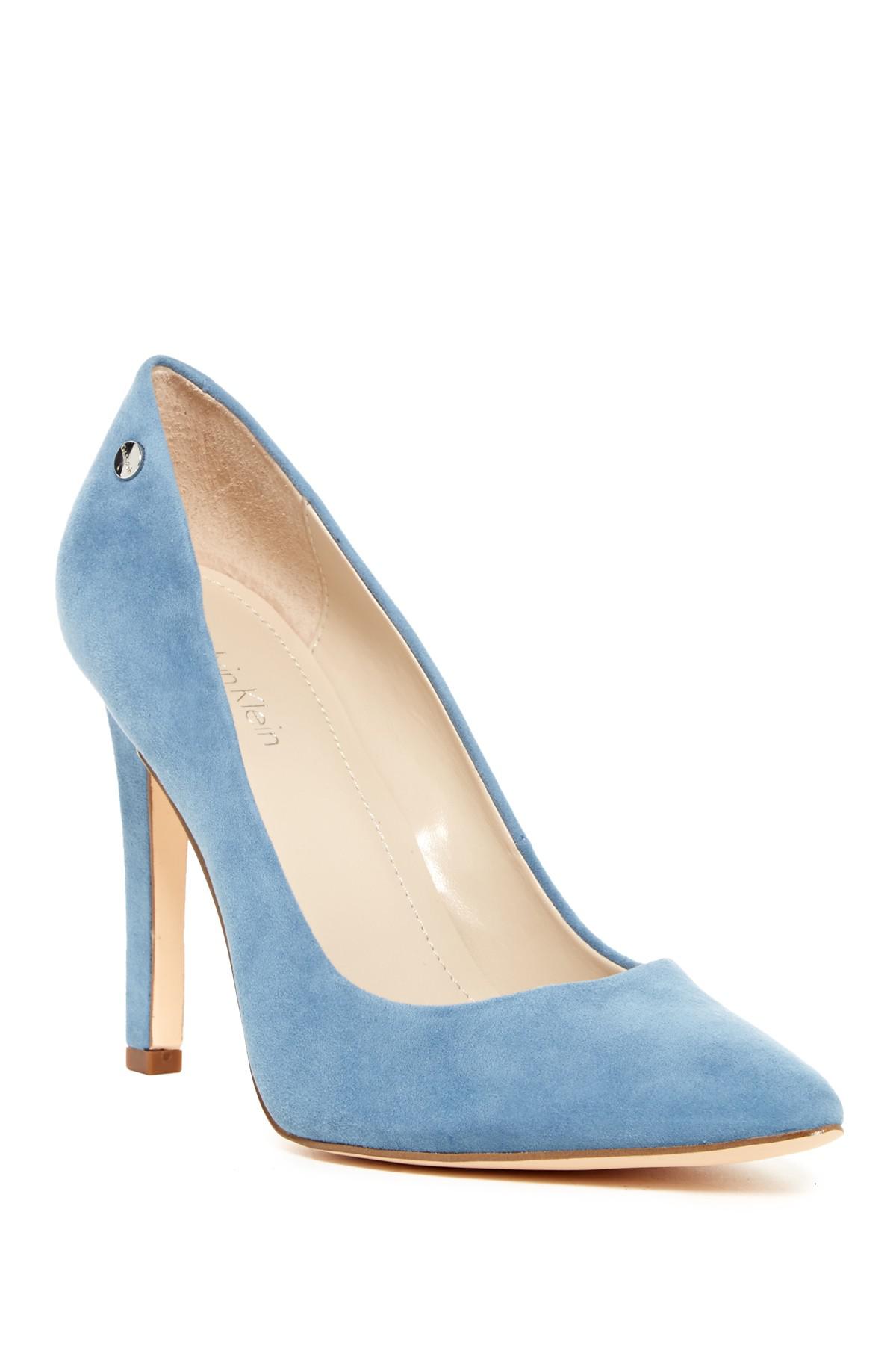 wide width pointed heels