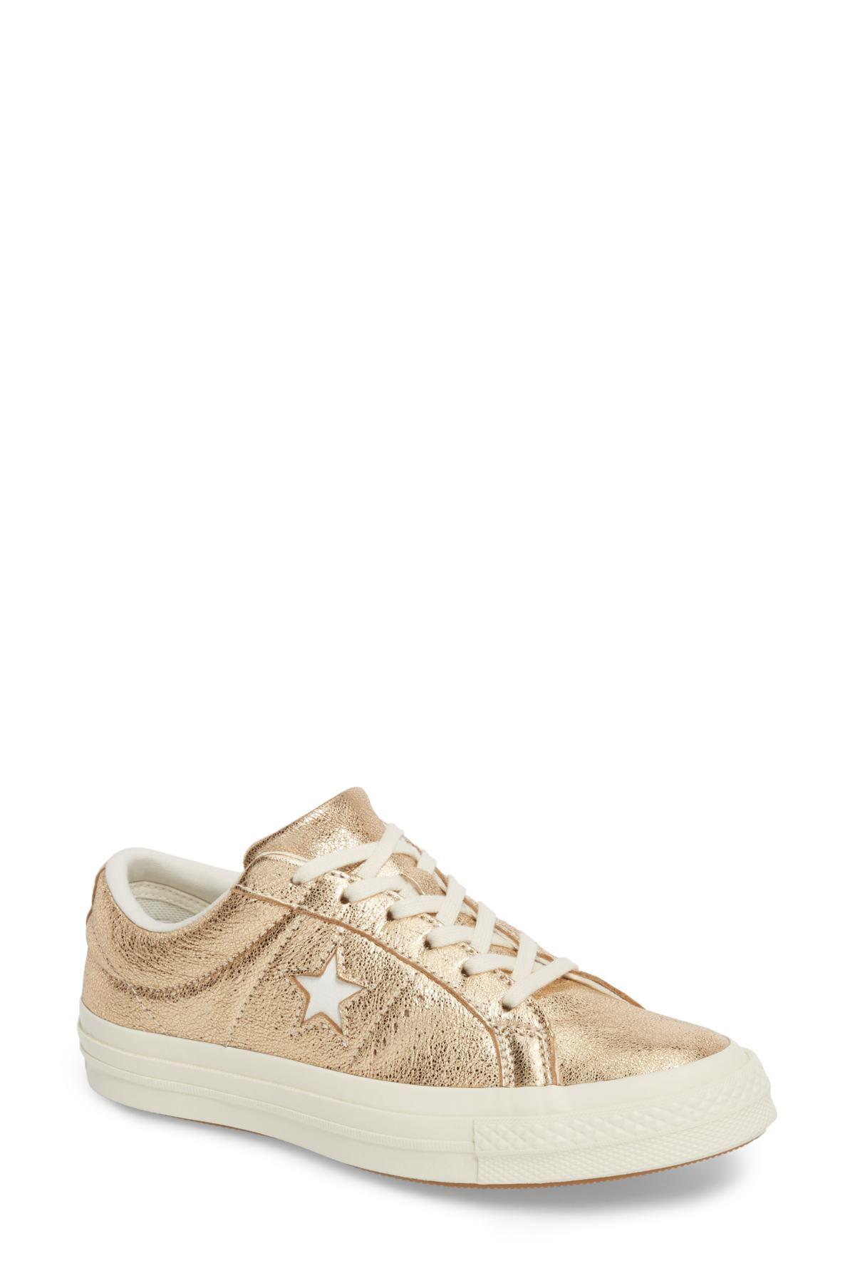 Converse One Star Ox Women's Shoes (trainers) In Gold in Metallic 