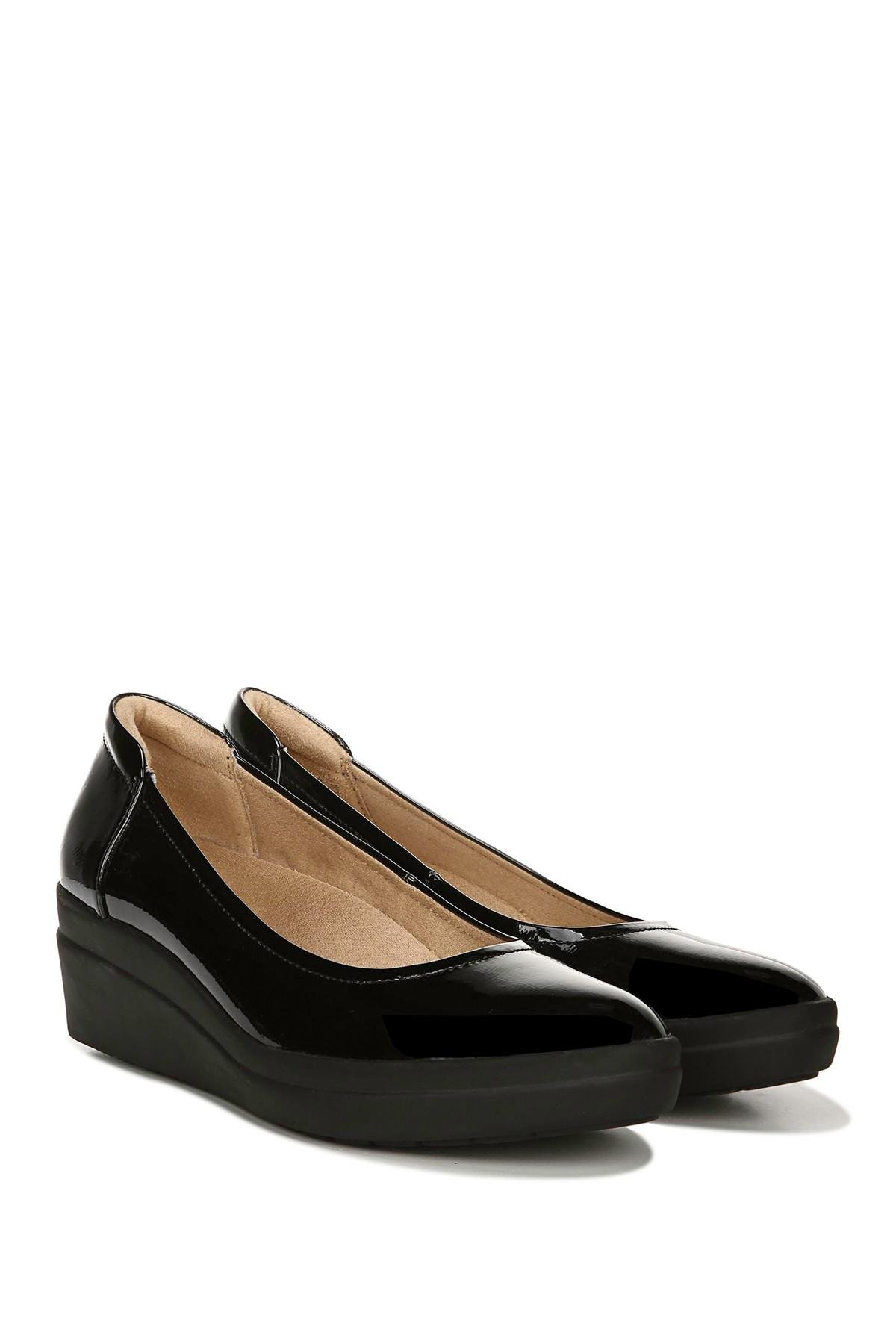 naturalizer wide womens shoes