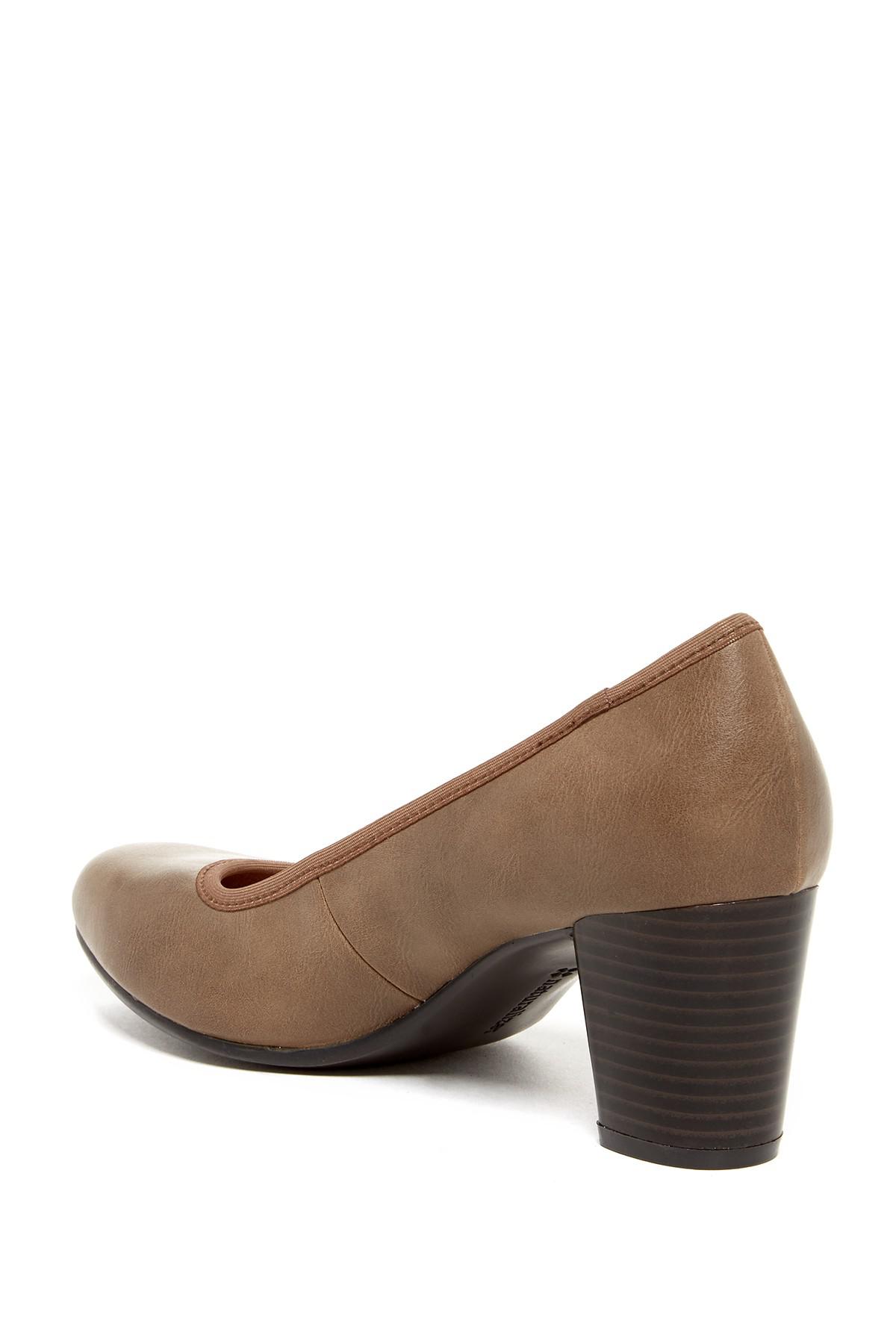 Naturalizer hotsell naomi pump