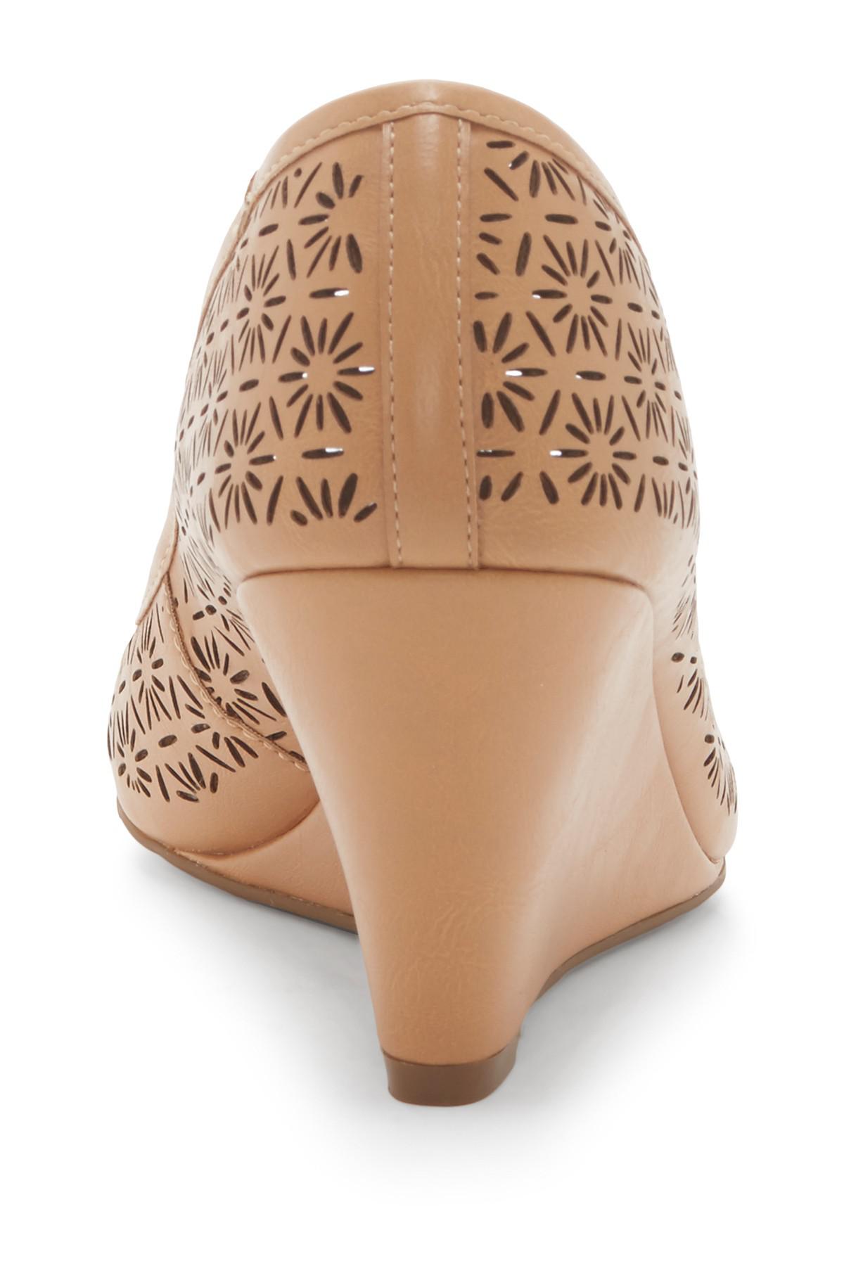 jessica simpson suzanna wedge pump